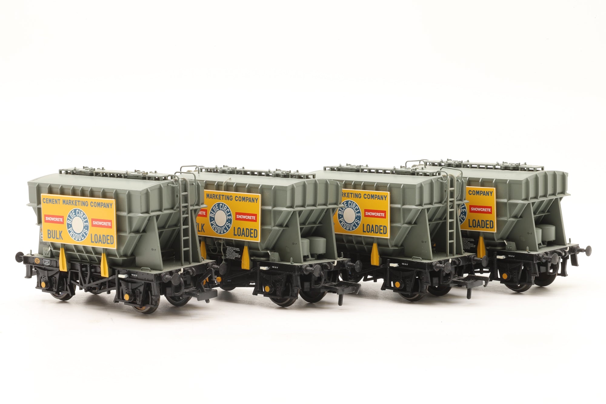 Bachmann OO Rake of 4 Blue Circle Cement Presflos