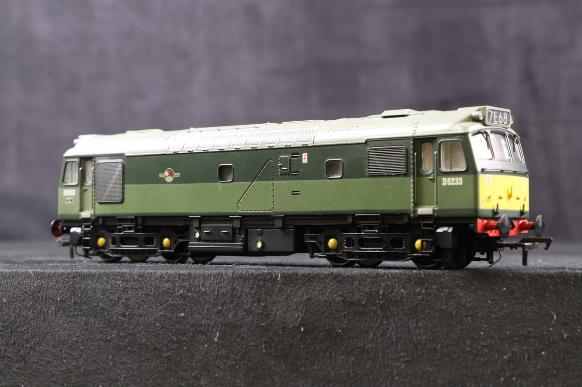 Bachmann OO 32-411 Class 25/2 &#39;D5233&#39;Two Tone BR Green With Roof Headcode