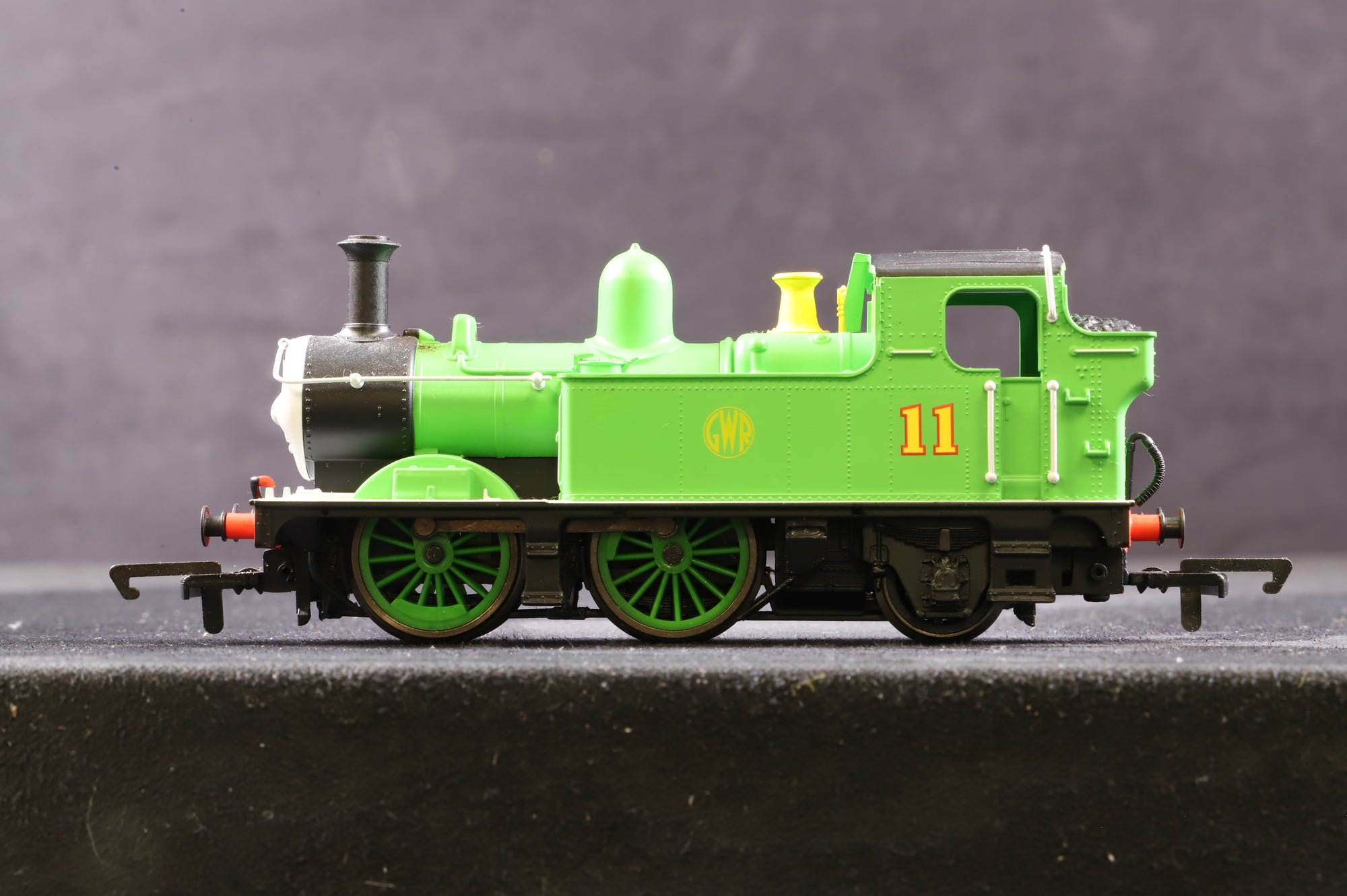 Hornby OO R9070 Thomas & Friends 'Oliver' '11' Steam Locomotive