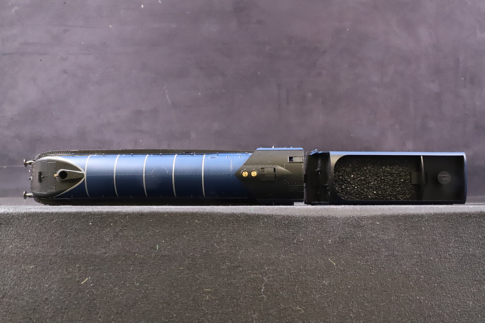 Hornby OO R2991XS A4 Class 60018b 'Sparrow Hawk' in BR Express Blue w/ Early Crests - DCC Sound