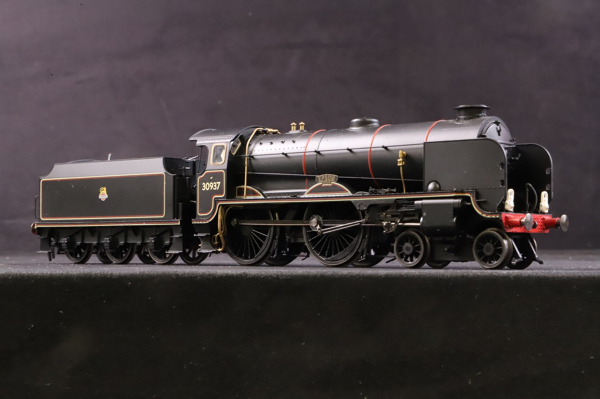 Hornby OO R3194 BR 4-4-0 Schools Class EPSOM, DCC Fitted