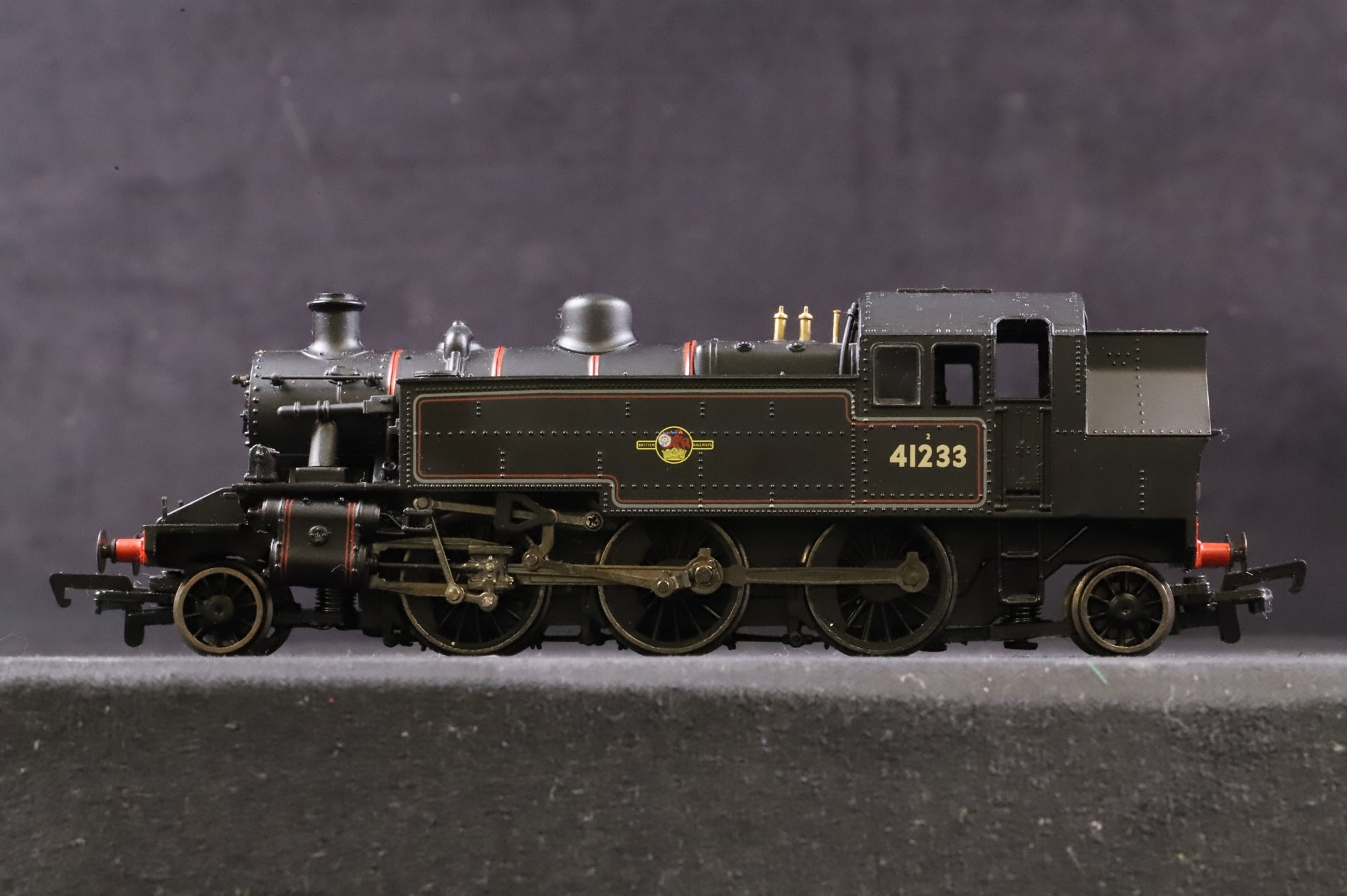 Bachmann OO 31-452B Ivatt Tank No.41233 in Lined BR Black w/ Late Crests