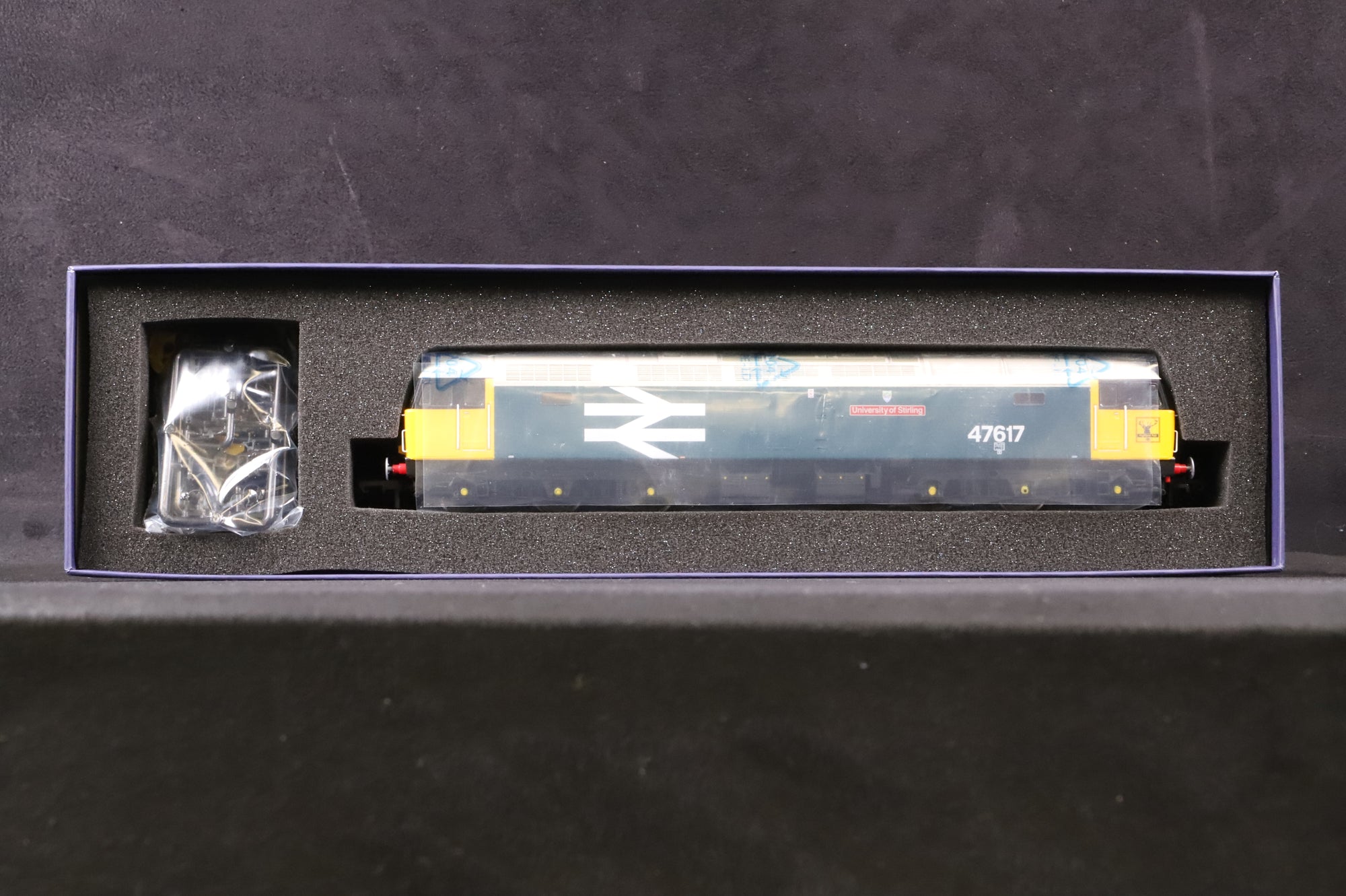 ViTrains OO V2114 Class 47 47617 'University of Stirling' in BR Blue w/ Large Logos & Highland Rail Emblem