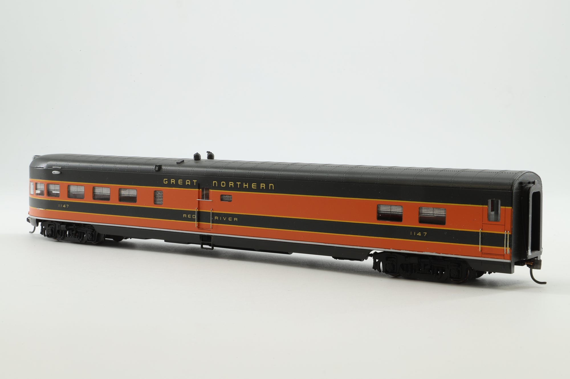 Spectrum HO Rake of 6 Great Northern Coaches, Inc. '1107', '1117', '1137', '1138', '1139' & '1147'