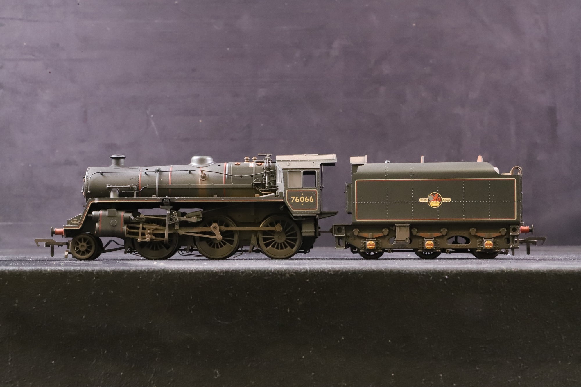 Bachmann OO 32-956 BR Standard Class 4MT '76066' BR Lined Black L/C BR1B Tender Weathered & DCC Sound