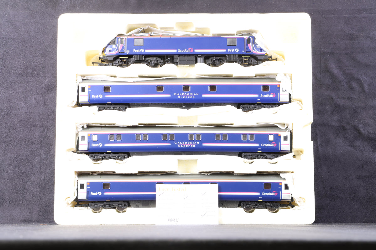 Hornby OO R2663 Caledonian Sleeper Train Pack