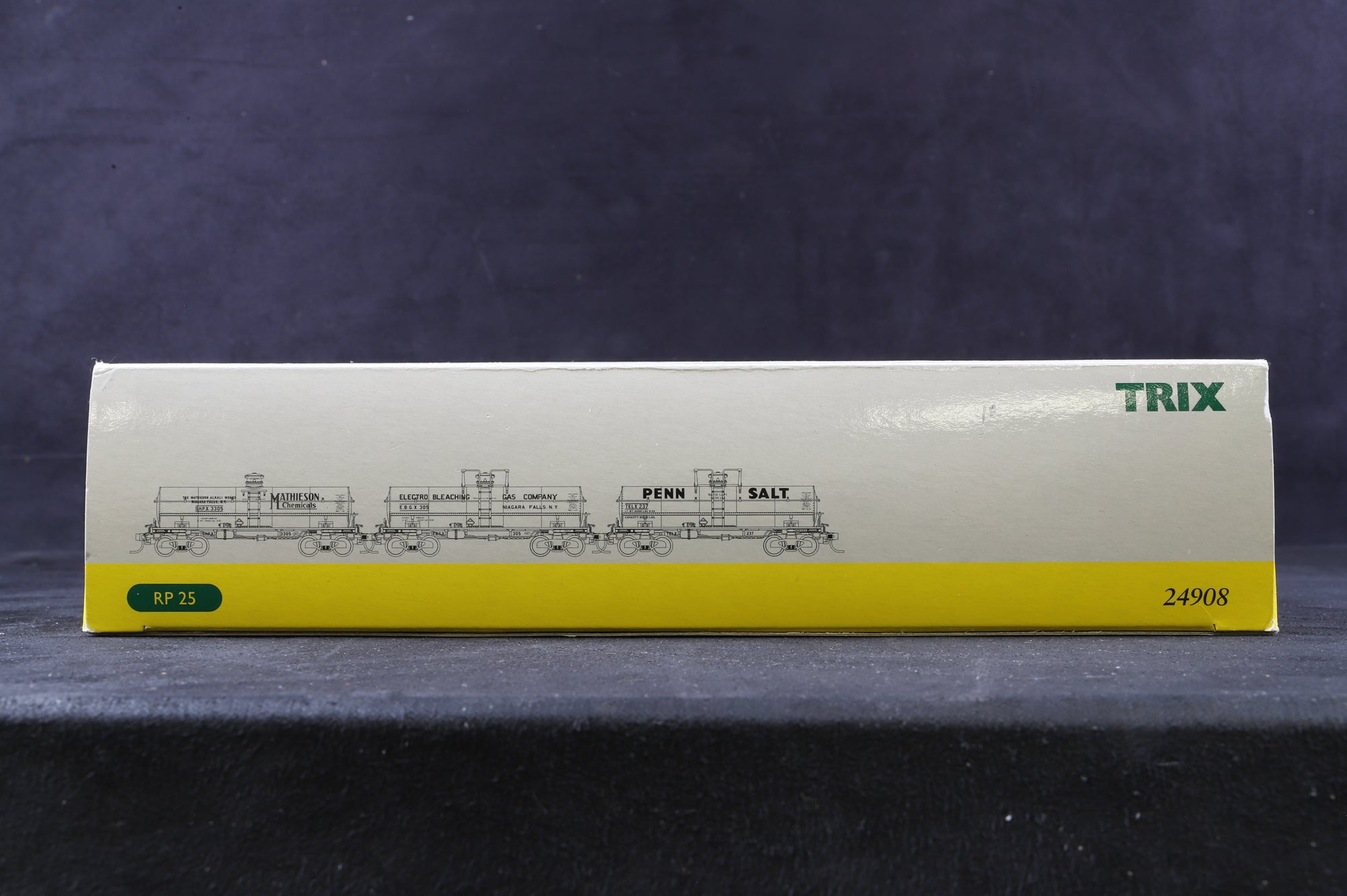 TRIX HO 24908 Triple Pack of Tank Cars