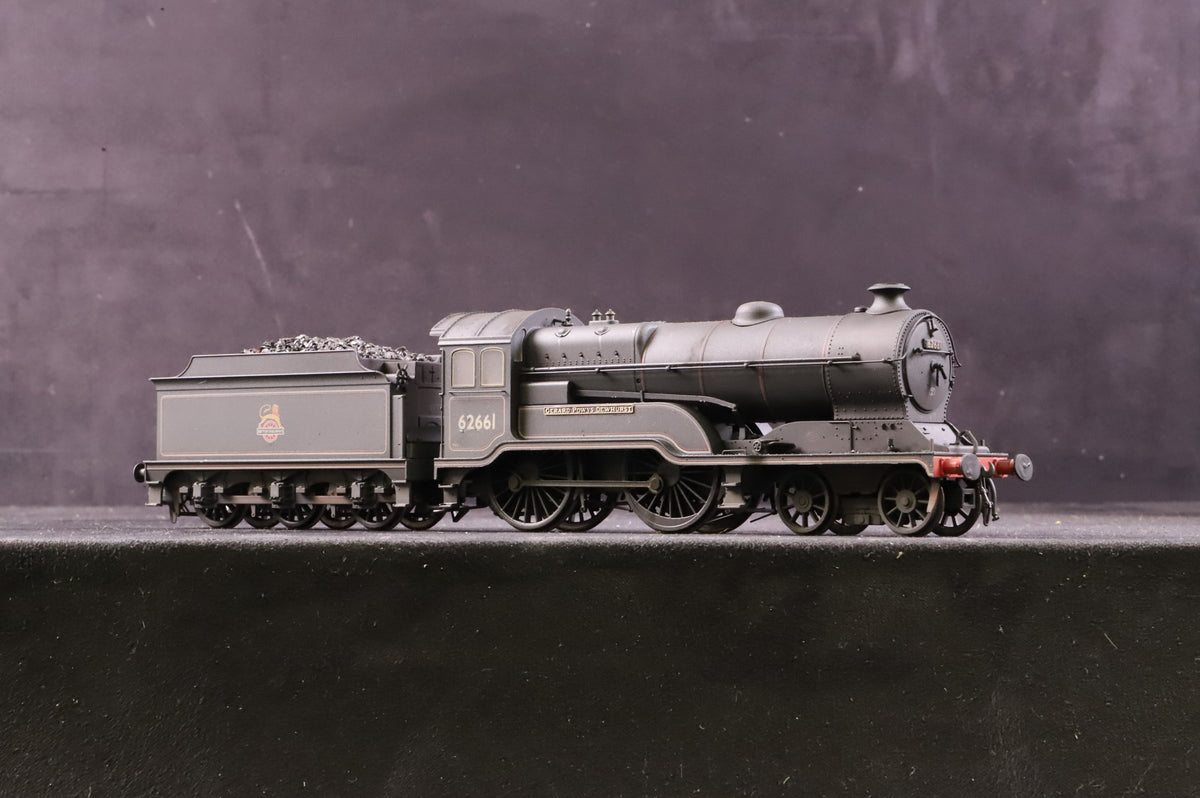 Bachmann OO 31-146 Class 11F 62661 &#39;Gerard Powys Dewhurst&#39; in Lined BR Black w/ Early Crests - Weathered