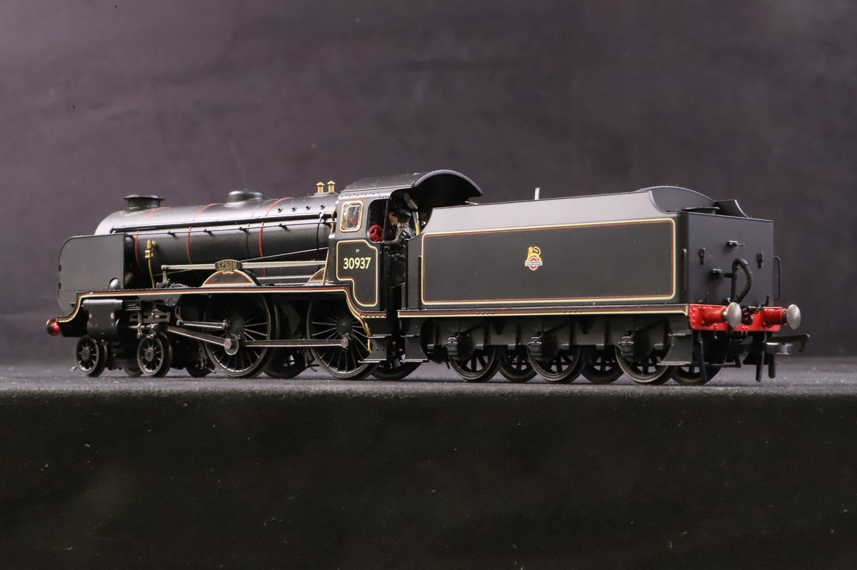 Hornby OO R3194 BR 4-4-0 Schools Class EPSOM, DCC Fitted