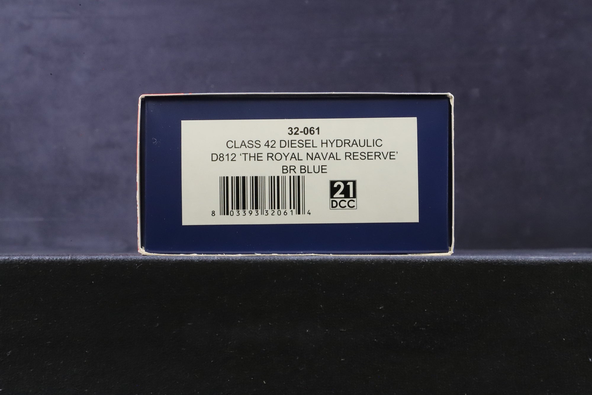 Bachmann OO 32-061 Class 42 Diesel Hydraulic 'D812' 'The Royal Naval Reserve' BR Blue