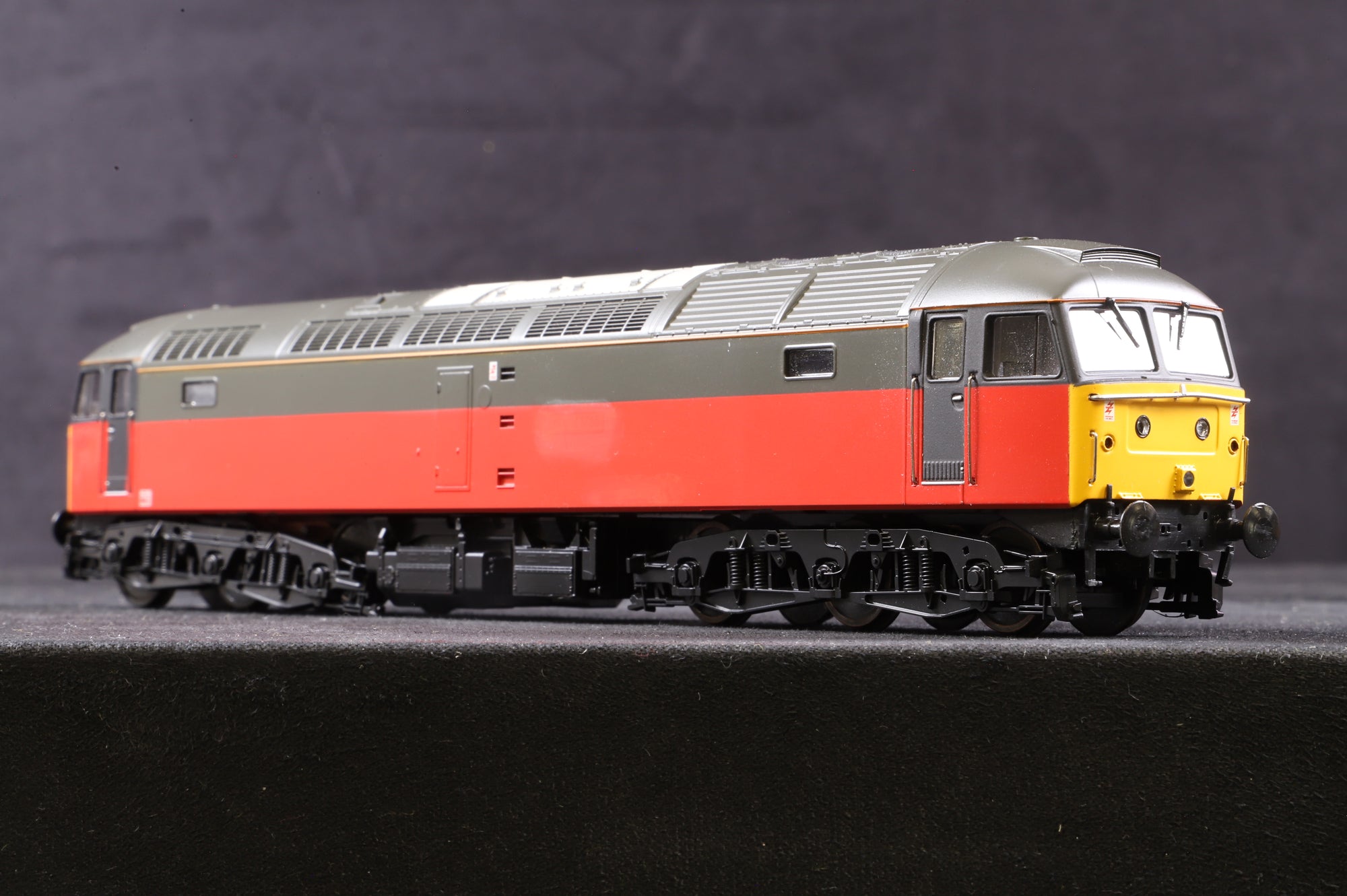 Heljan OO 4811 Class 47/4 Parcels livery, Un-numbered & named