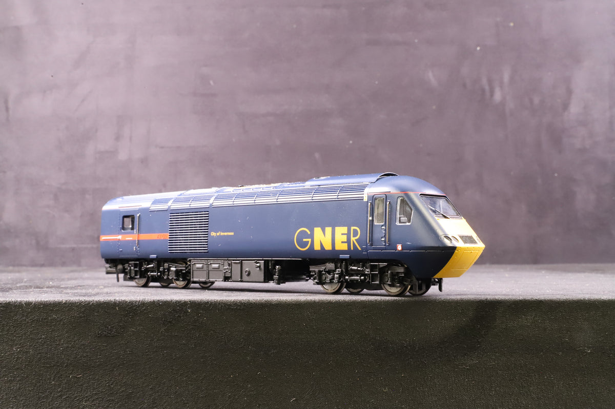 Hornby OO R2703 Class 43 HST Set 43113 &#39;The Highlands&#39; &amp; 43105 &#39;City of Inverness&#39; in GNER Livery