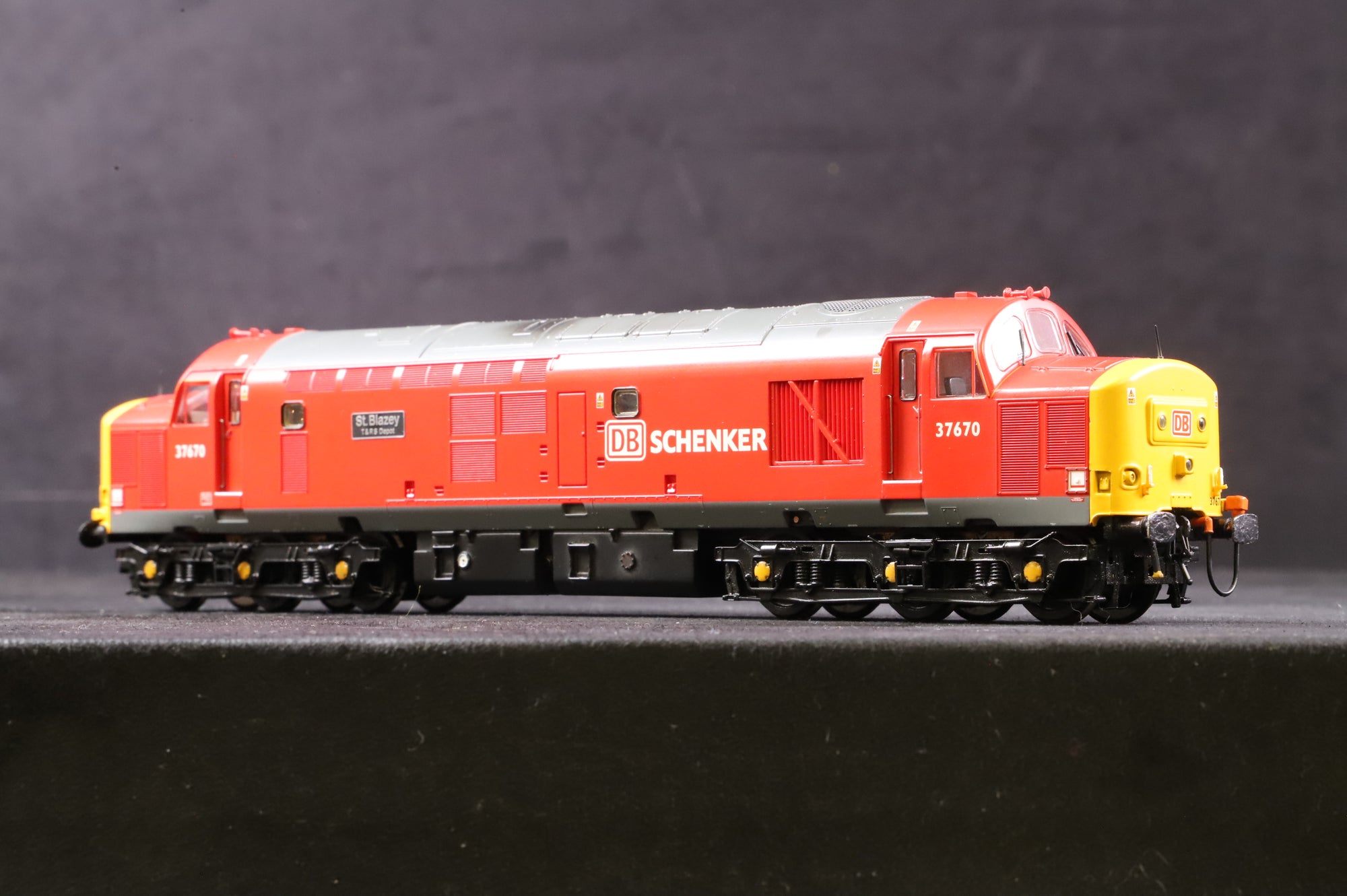 Bachmann OO 32-381PDS Class 37/5 '37670' 'St.Blazey' DB Schenker, Rail Express Exclusive, DCC Sound