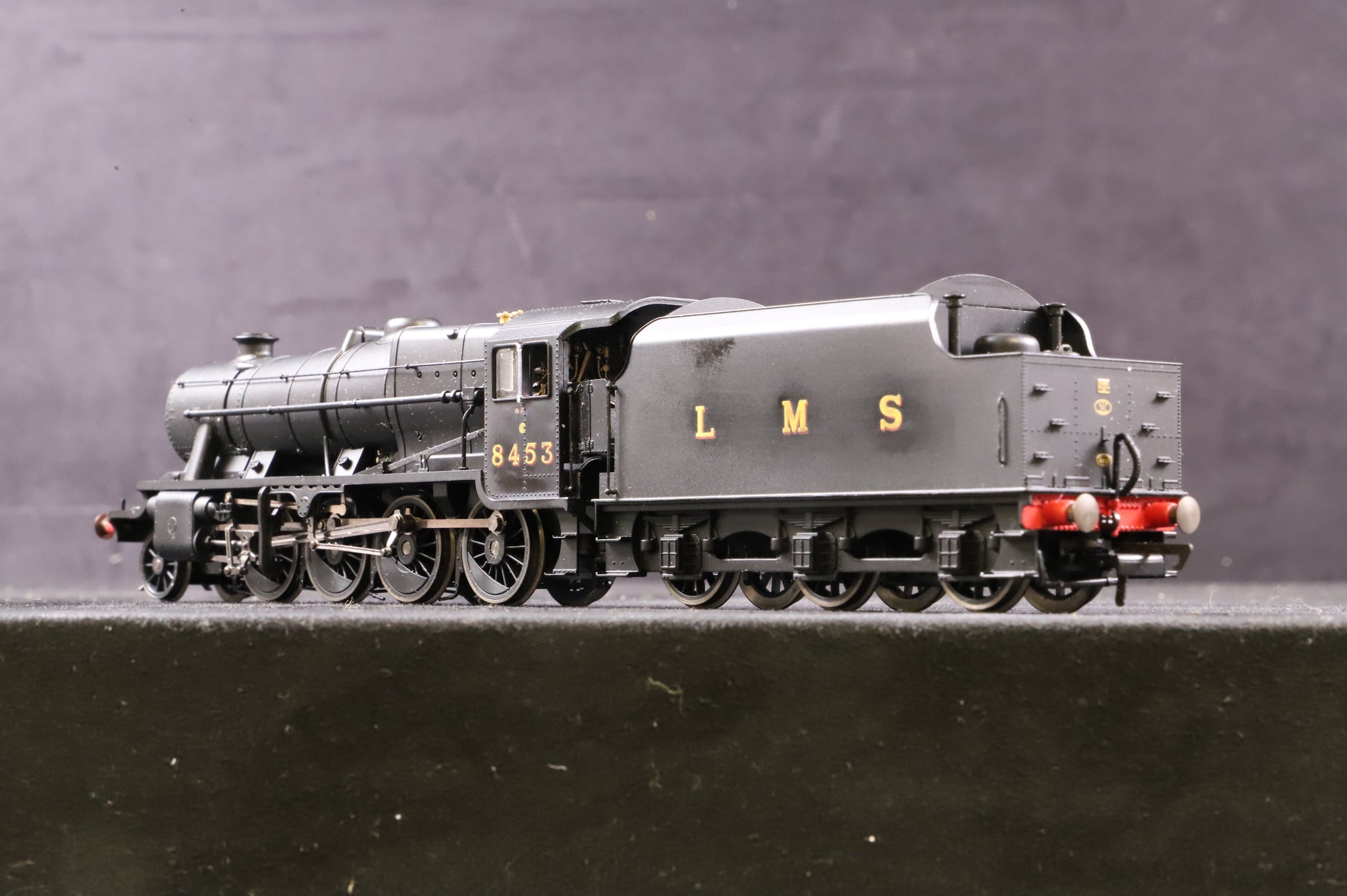 Hornby OO R2394 Class 8F 2-8-0 '8453' LMS Black Renumbered