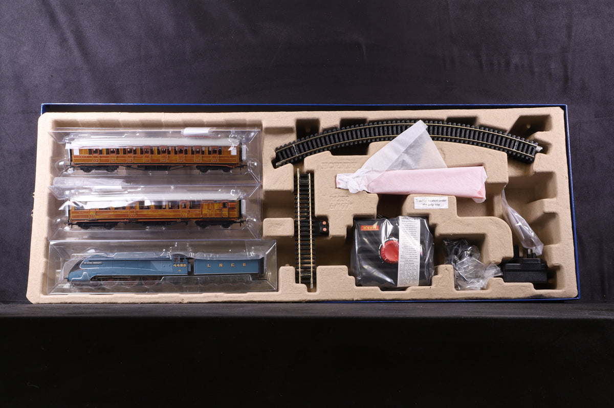 Hornby OO R1252M Sir Nigel Gresley Centenary Year Limited Edition Train Set