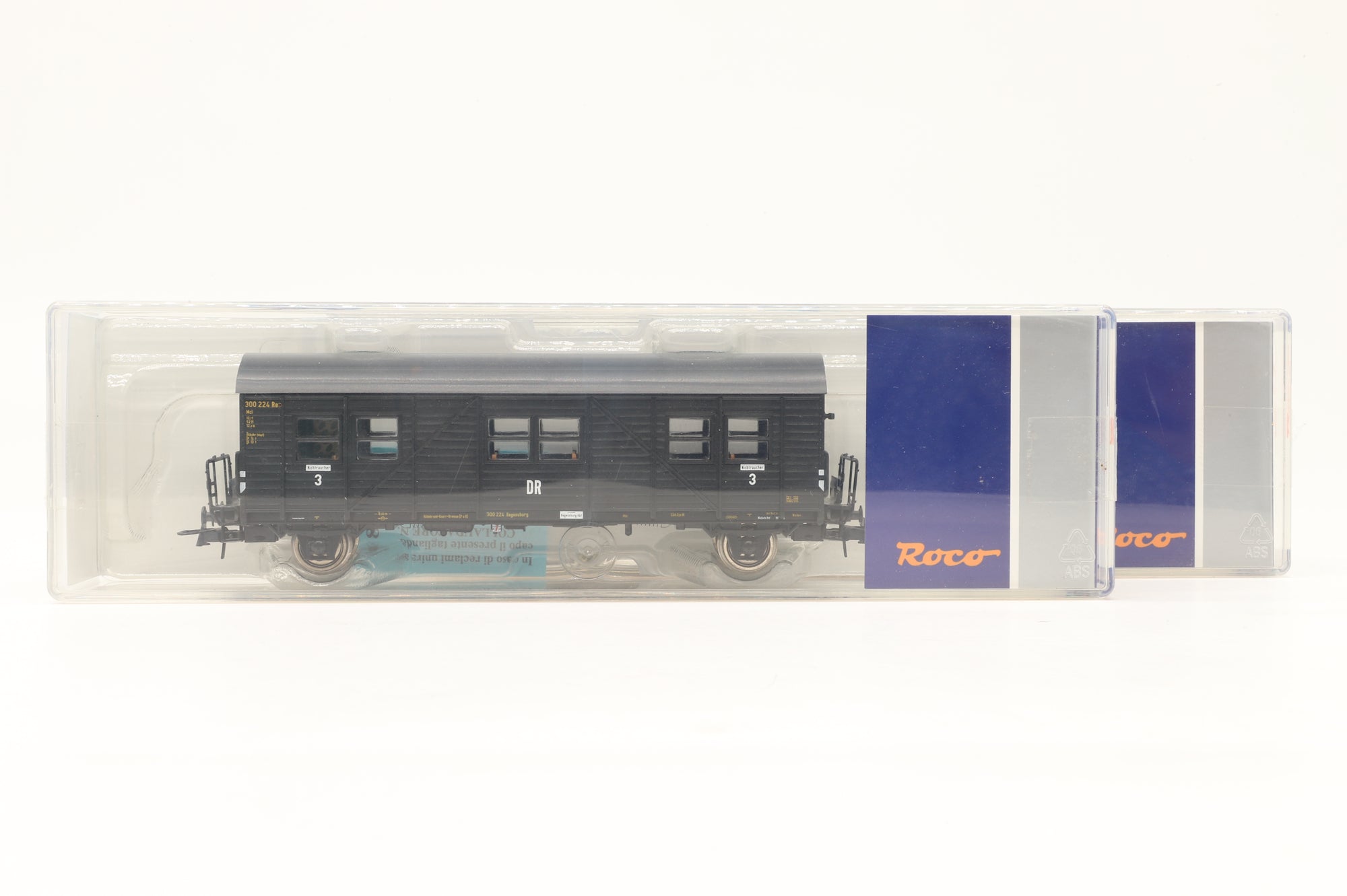 Roco HO Rake Of 2 DR Wagons Inc. 64604 & 64605