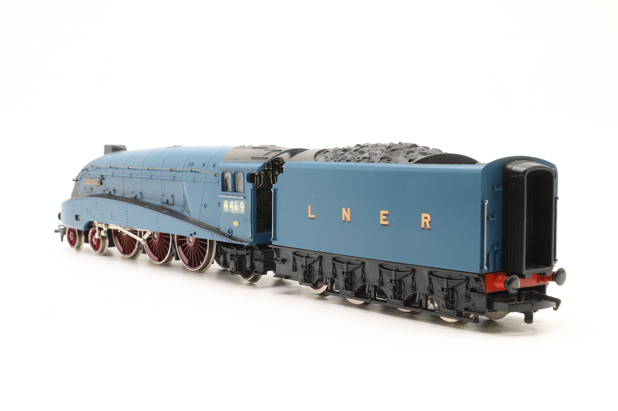 Hornby OO Class A4 4469 'Gadwell' in LNER Garter Blue