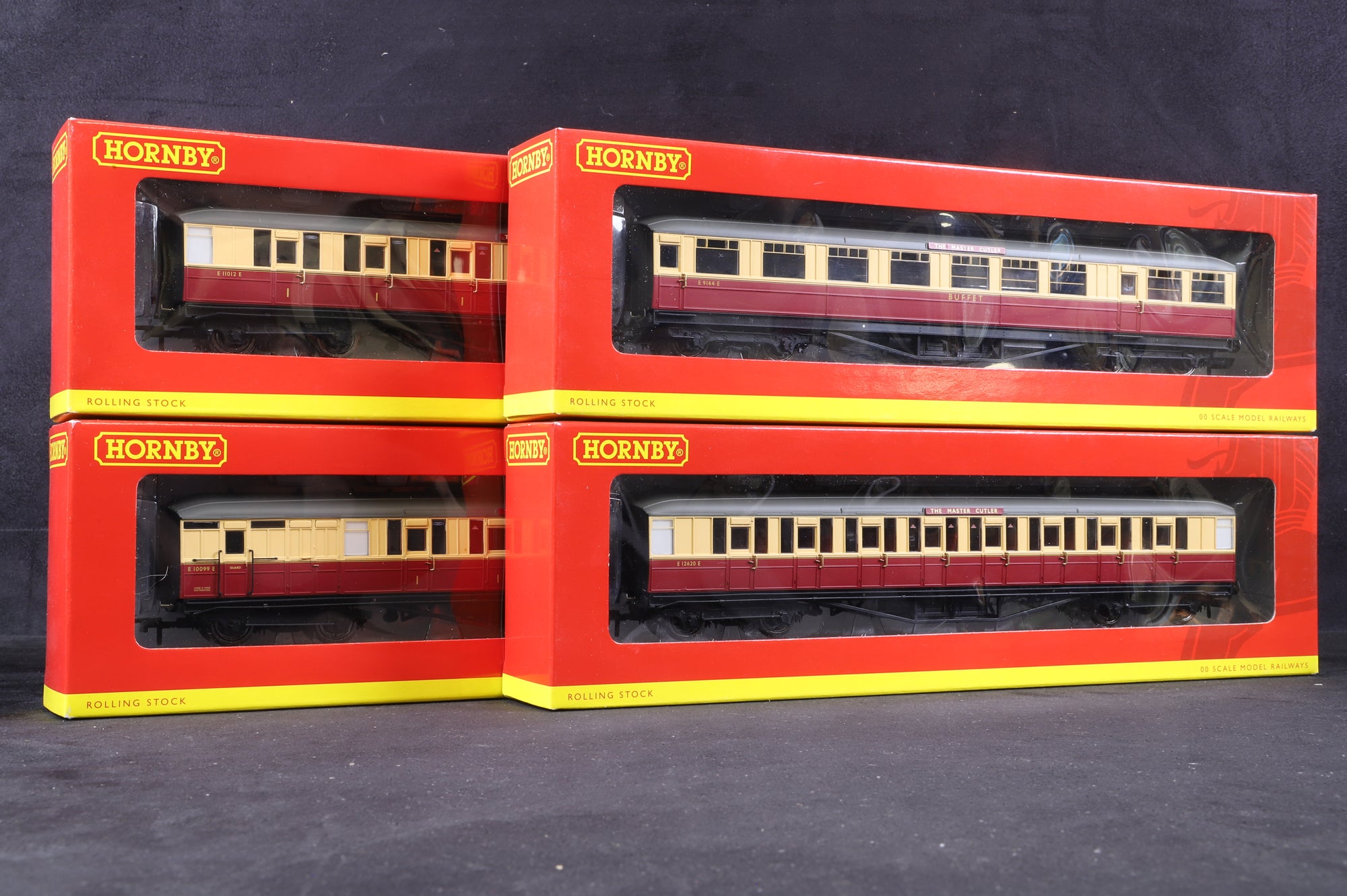 Hornby OO R4255 'The Master Cutler' Coach Pack