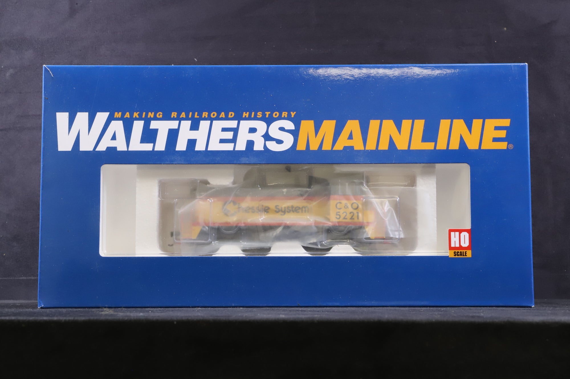 Walthers HO 910-10664 EMD SW7 Chesapeake & Ohio '5221' DCC Fitted