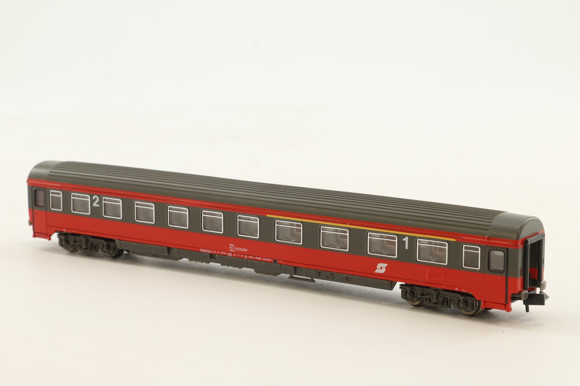 Roco N Rake Of 6 ÖBB Coaches Inc. 2434, 24341, 24340, 24283, 24284 & 24343