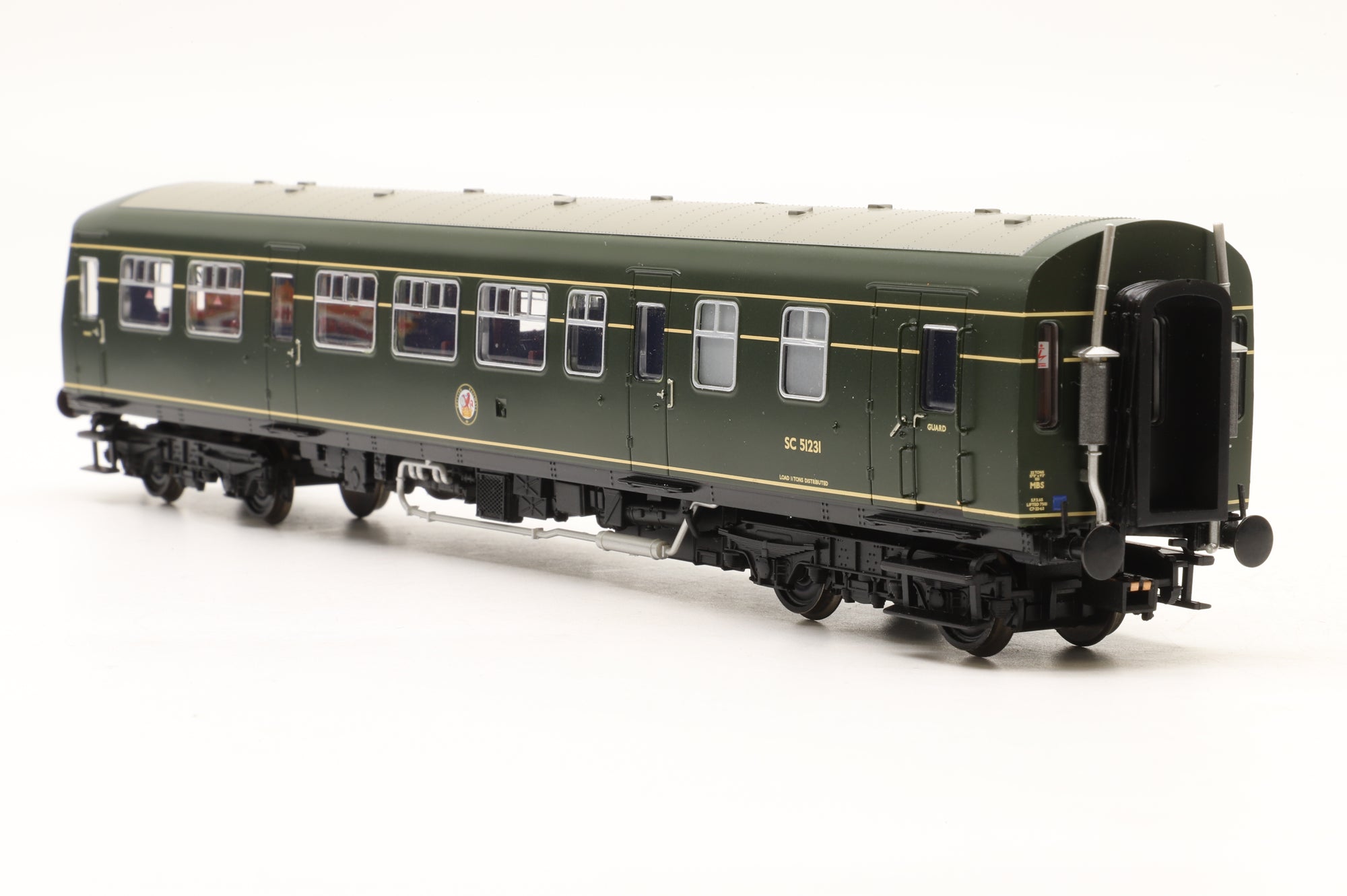 Bachmann OO 32-285A Class 101 DMU BR Green (Speed Whiskers), DCC fitted