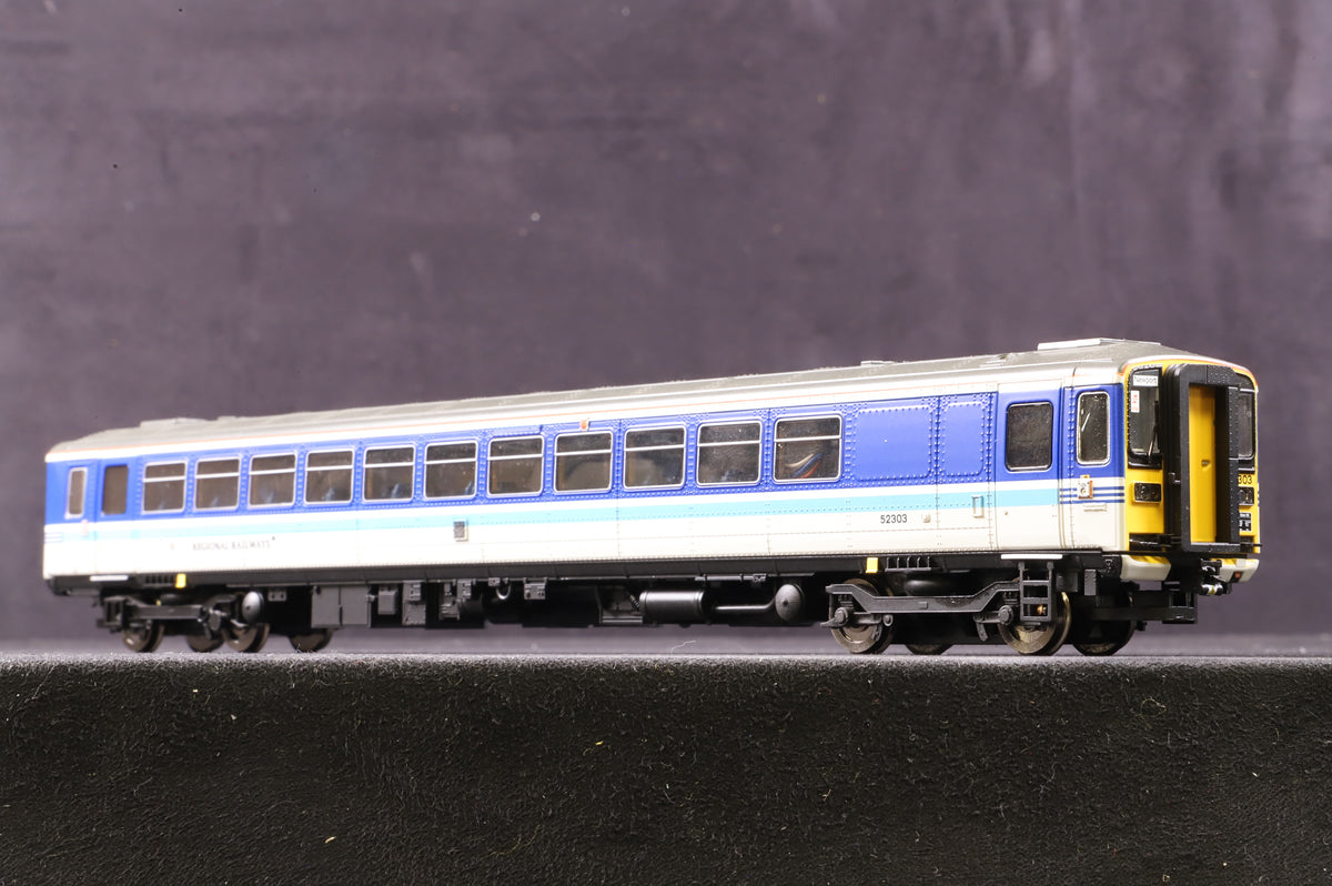 Hornby OO R2759 Class 153 DMU &#39;153303&#39; BR Regional DCC Fitted