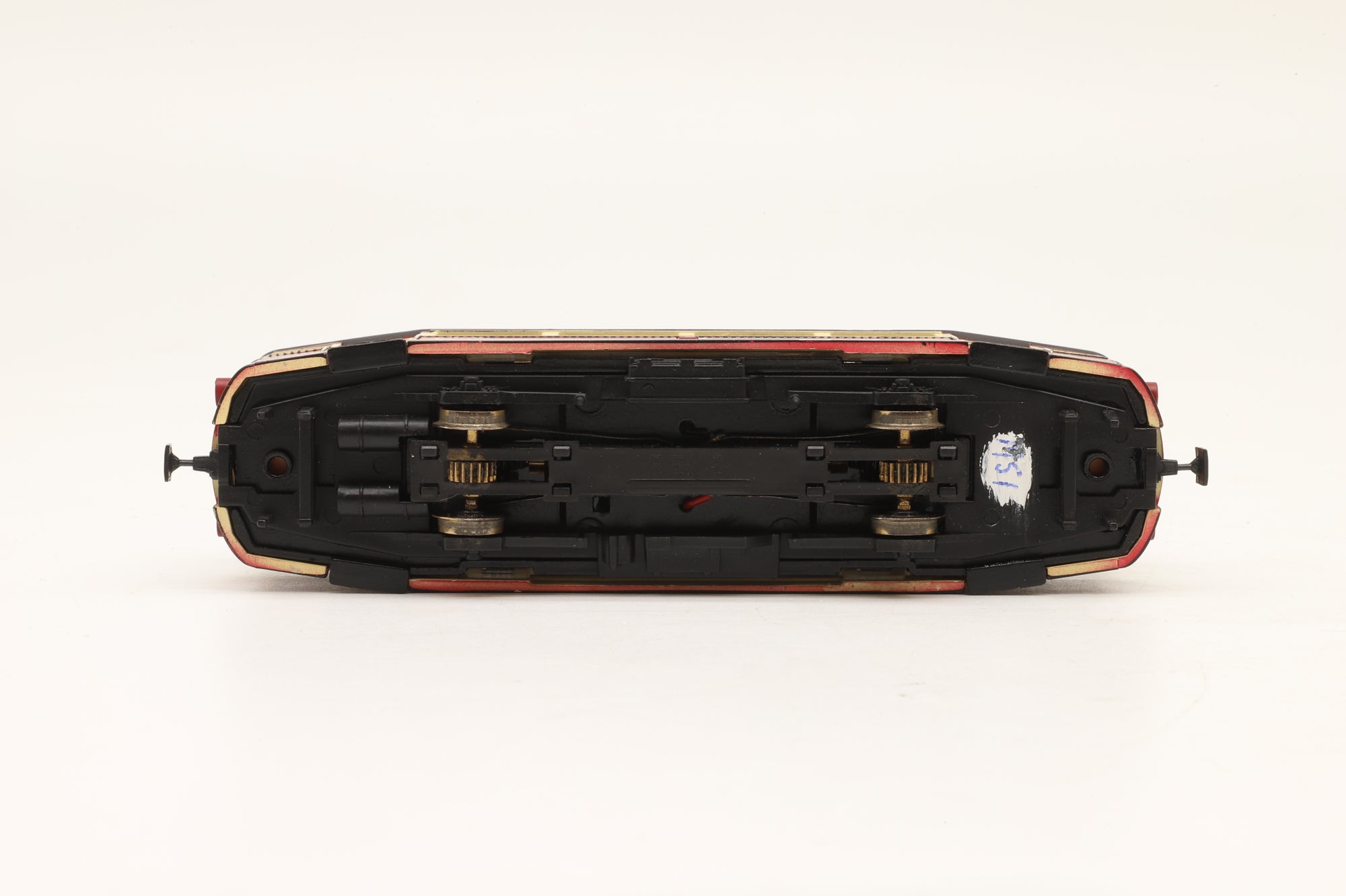 BEMO 1:87/12mm 1233833 Triebwagen VT 133 523 in DR Red/Cream