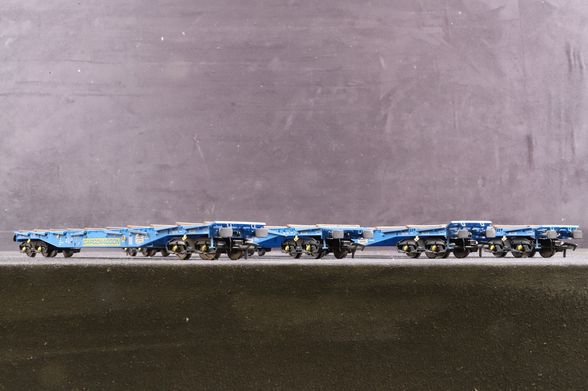 Heljan OO Rake Of 4 Cargowaggon Flatbed Spine Wagons