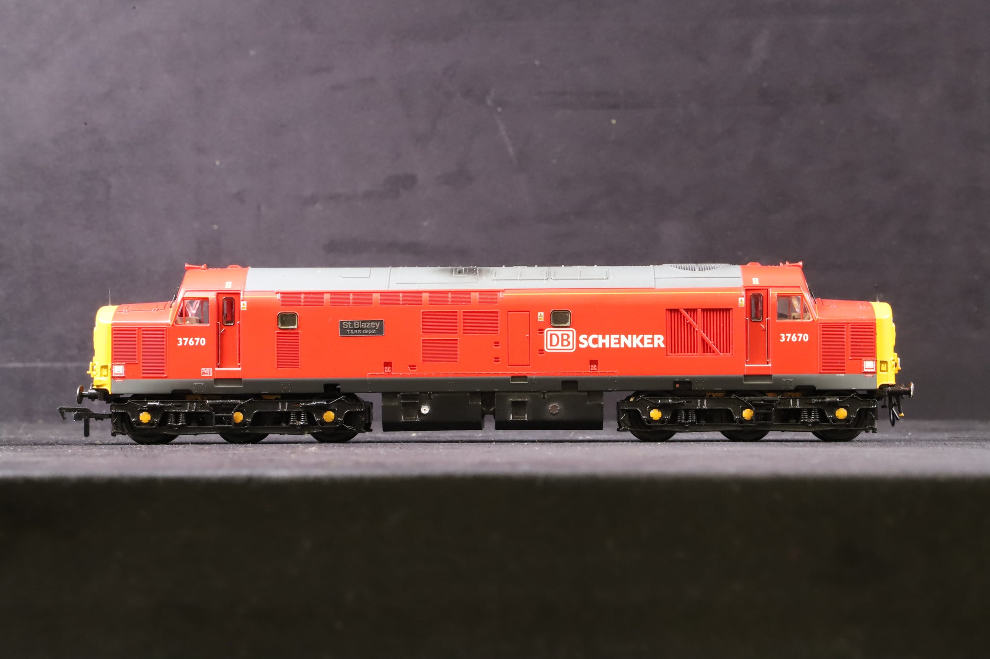 Bachmann OO 32-381PDS Class 37/5 '37670' 'St.Blazey' DB Schenker, Rail Express Exclusive, DCC Sound