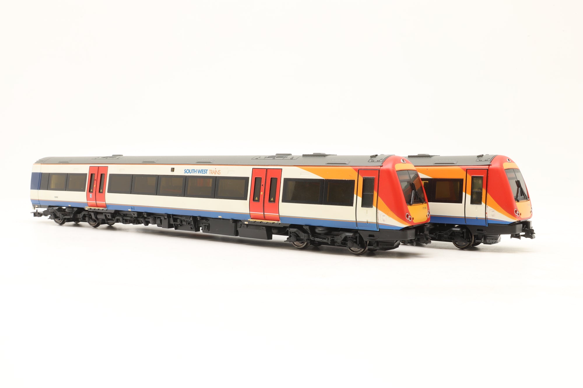 Bachmann OO 32-452A Class 170/2 Turbostar 2-Car DMU in Southwest Trains Livery