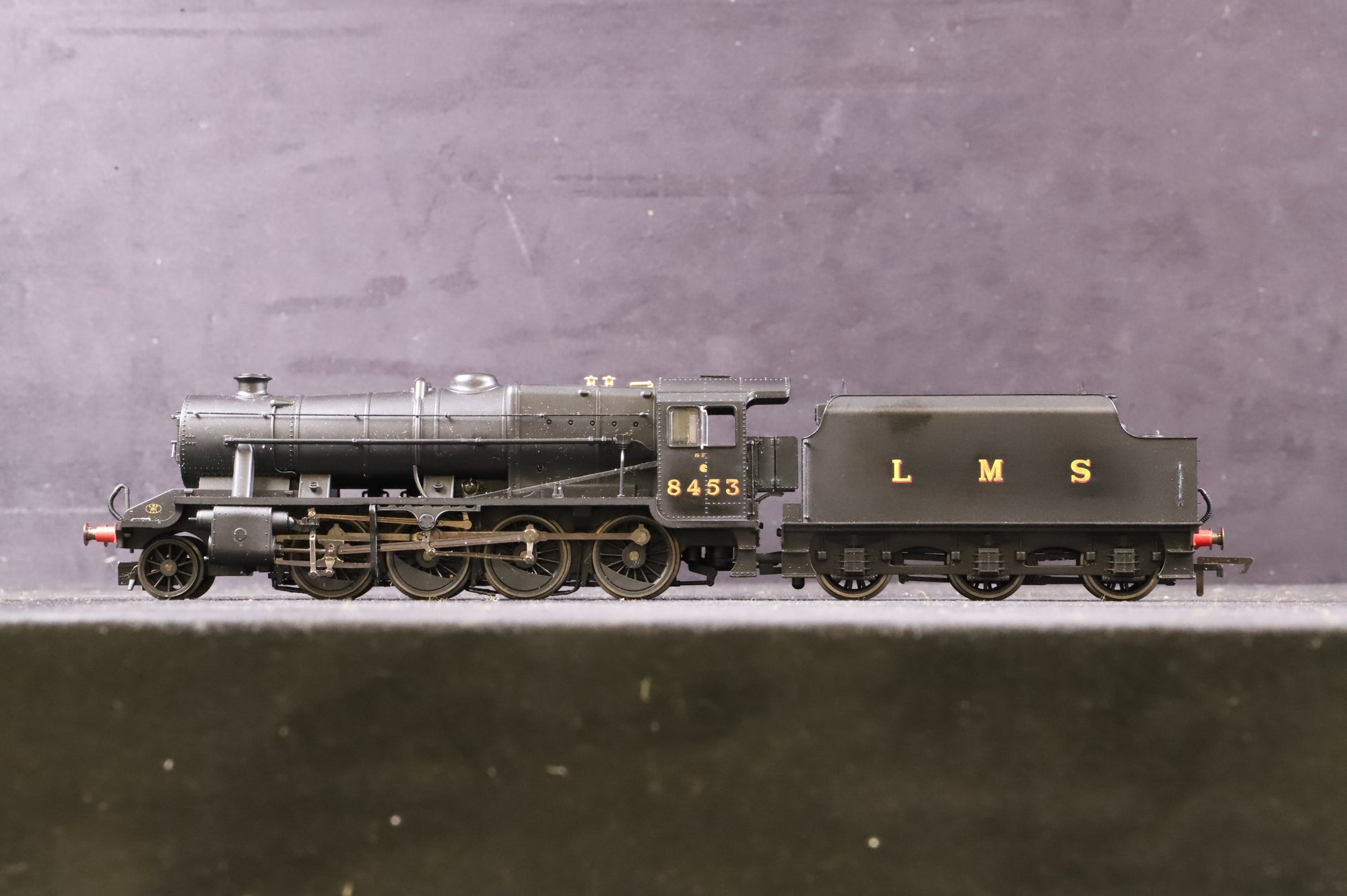 Hornby OO R2394 Class 8F 2-8-0 '8453' LMS Black Renumbered
