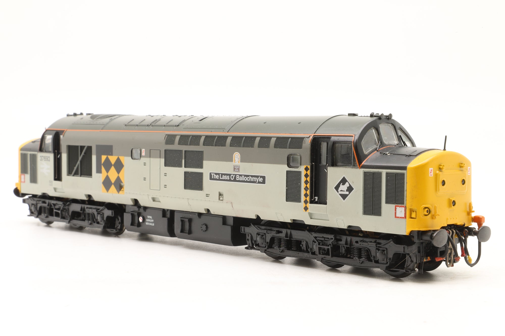 Bachmann OO 32-381Y Class 37/6 37692 'The Lass O' Ballochmyle' in BR Railfreight Coal Livery – DCC Sound