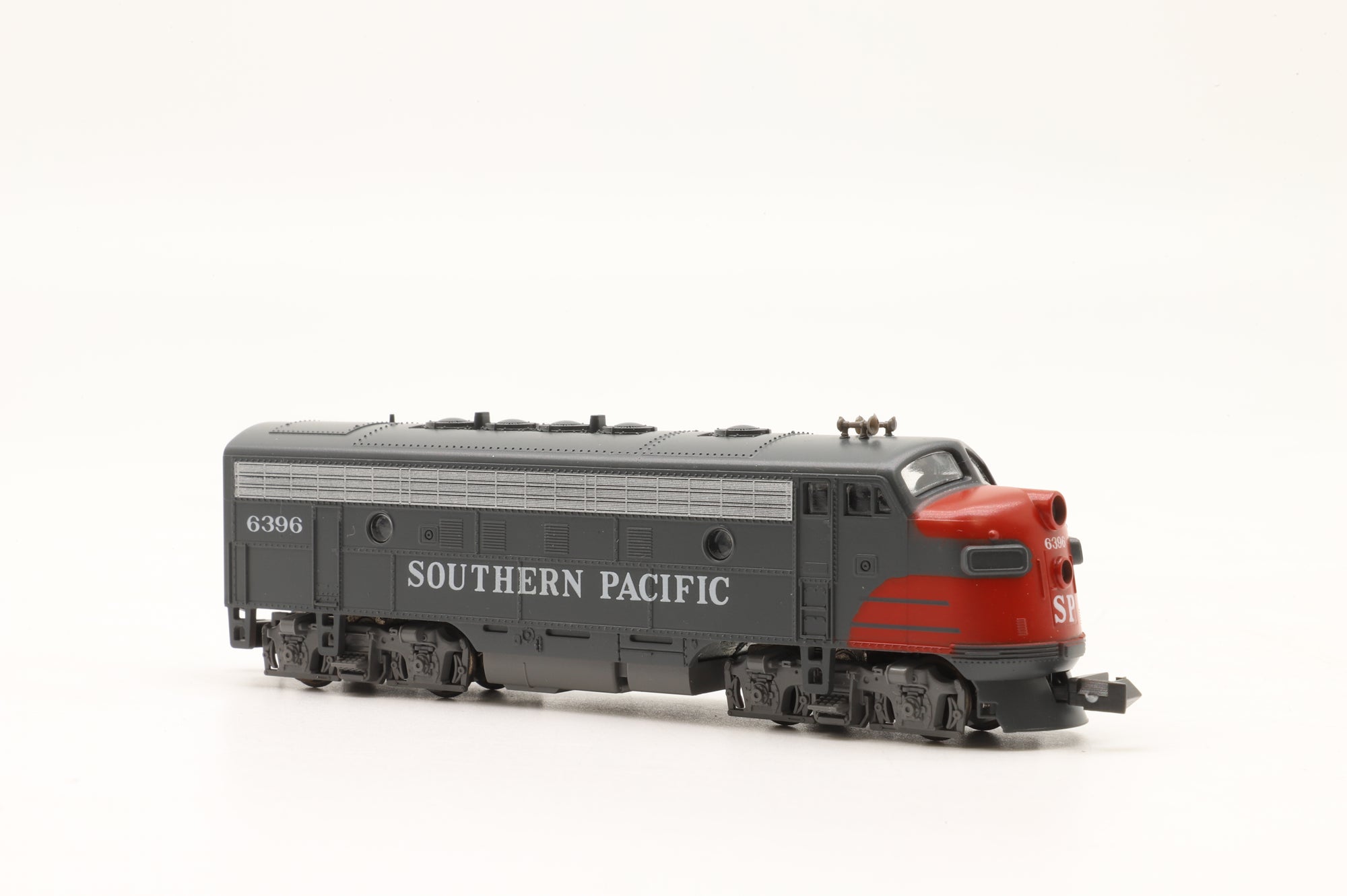 Kato N 176-214 F7-A Loco 6396 in SP Black/Red