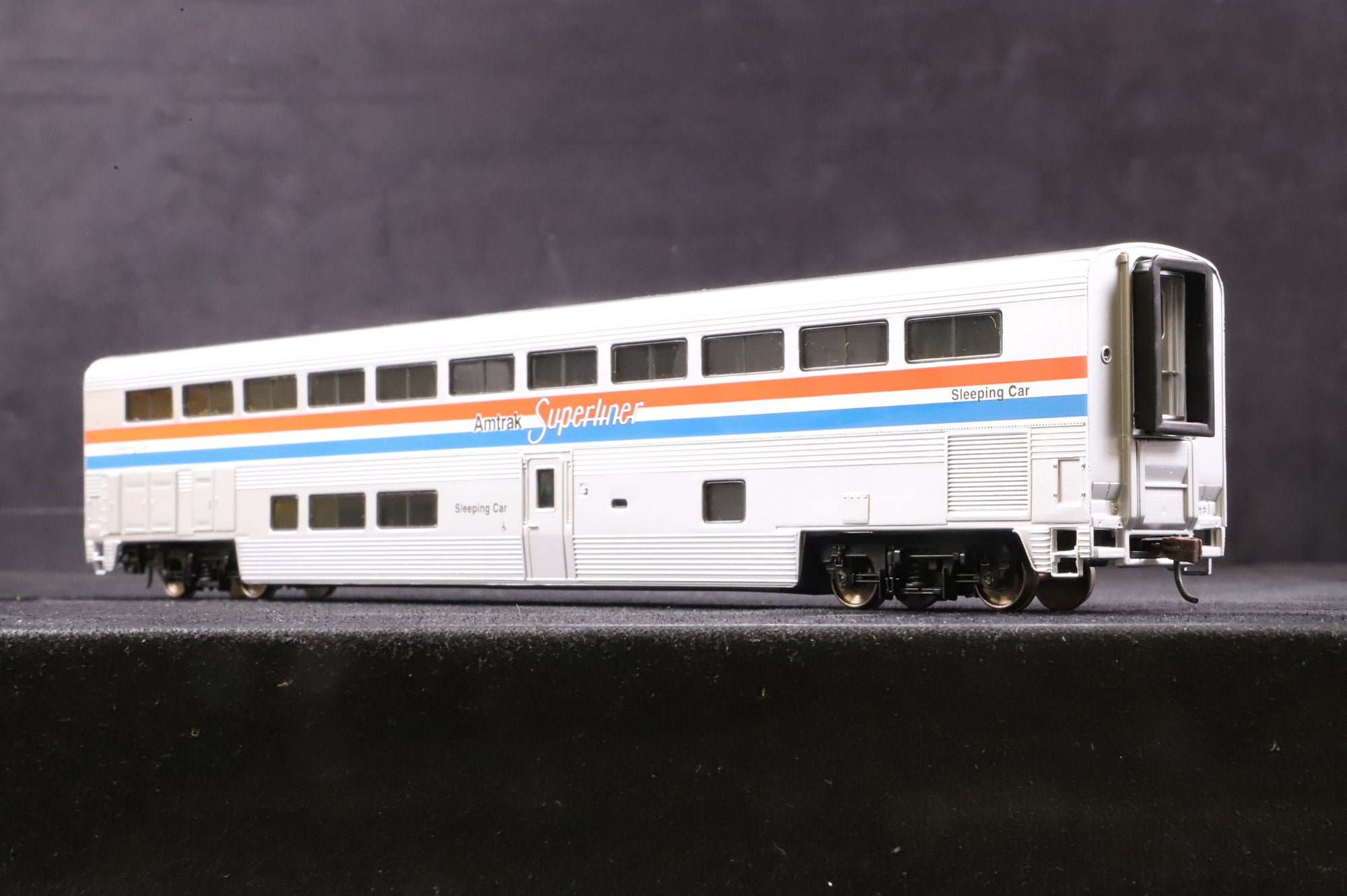 Walthers HO Rake of 3 Amtrak Superliner Coaches, Inc. 932-6154, 63 & 72