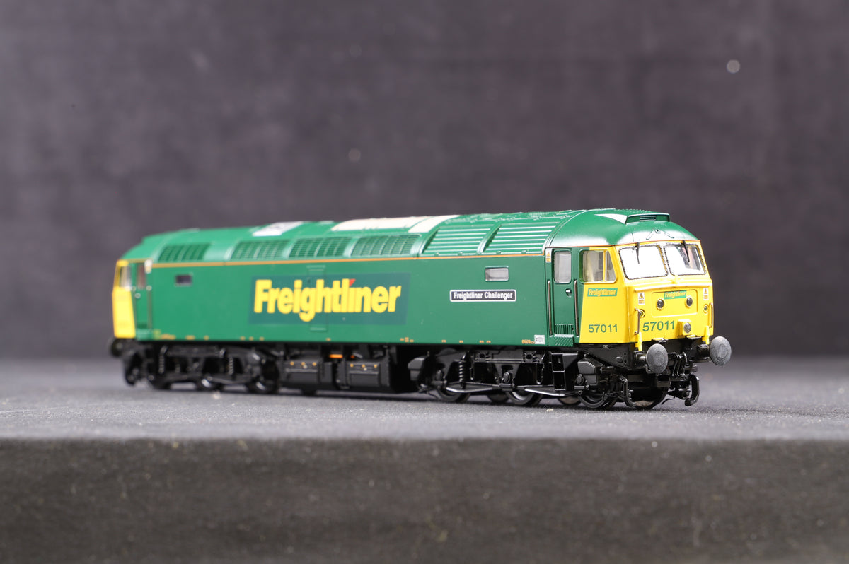 Bachmann OO 32-753 Class 57/0 Diesel &#39;57011&#39; Freightliner Challenger