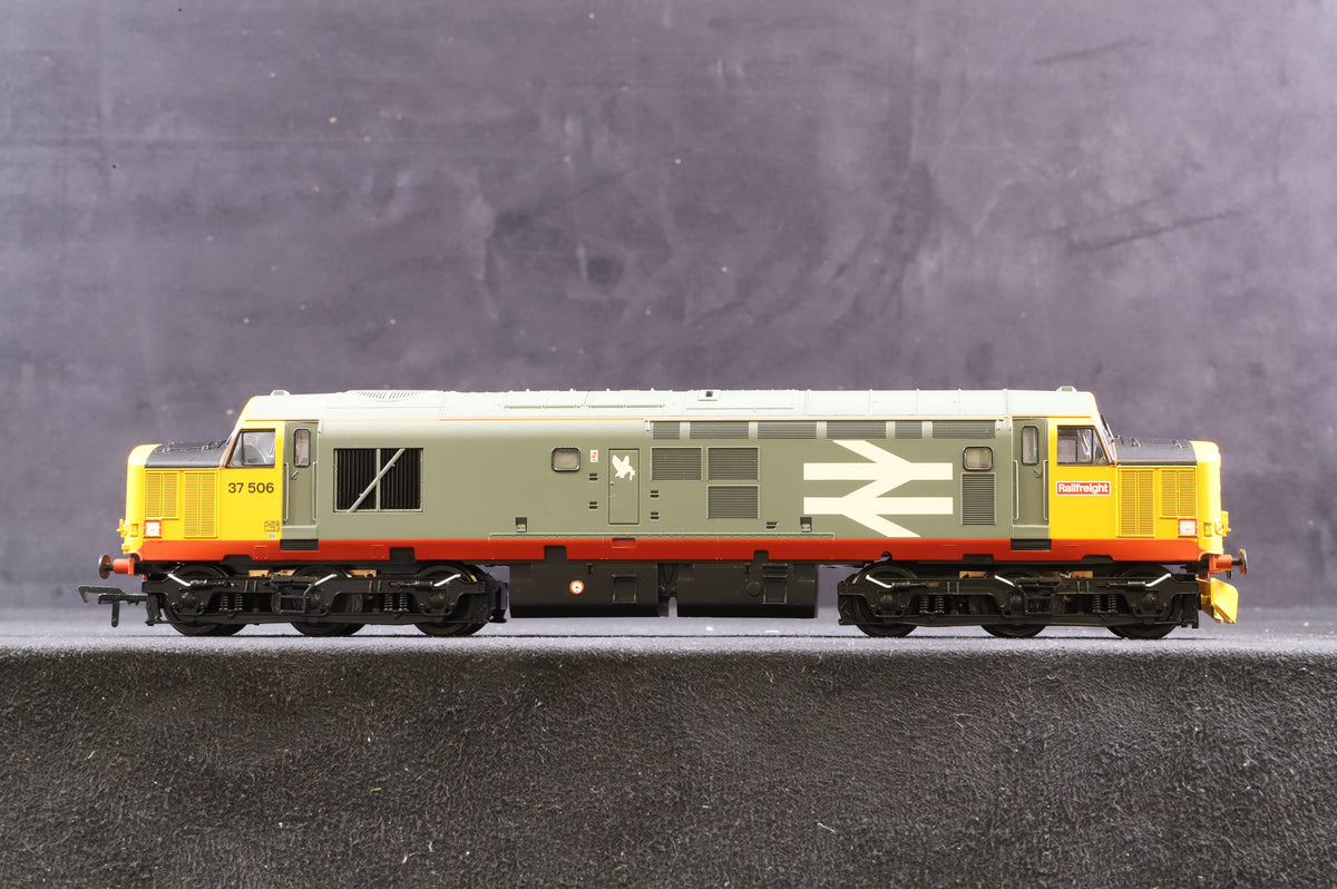 Bachmann OO 32-387 Class 37 &#39;37506&#39; Railfreight Red Stripe, DCC Sound