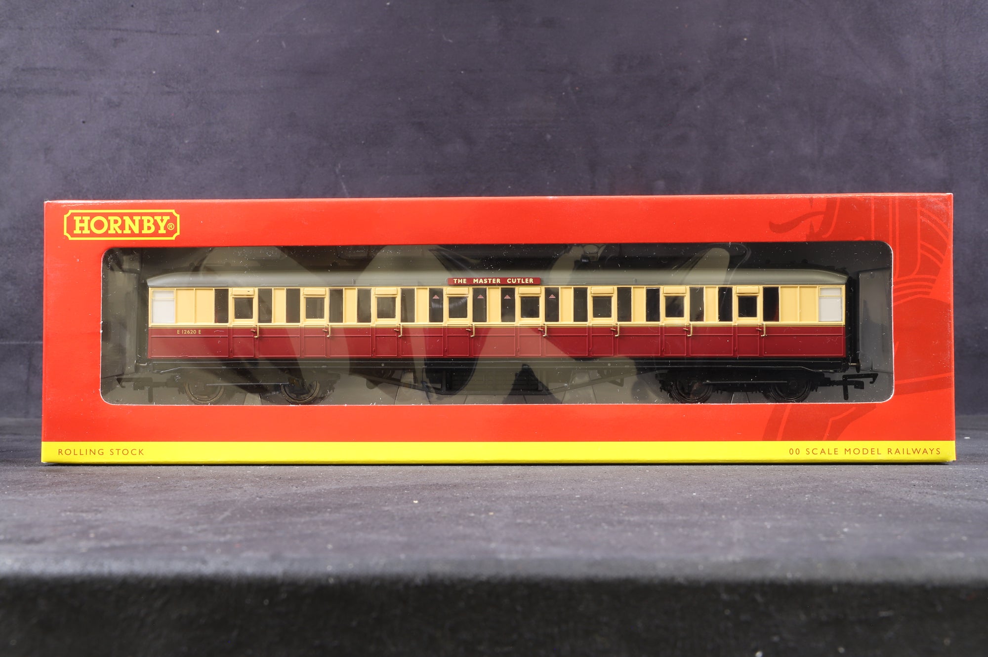 Hornby OO R4255 'The Master Cutler' Coach Pack