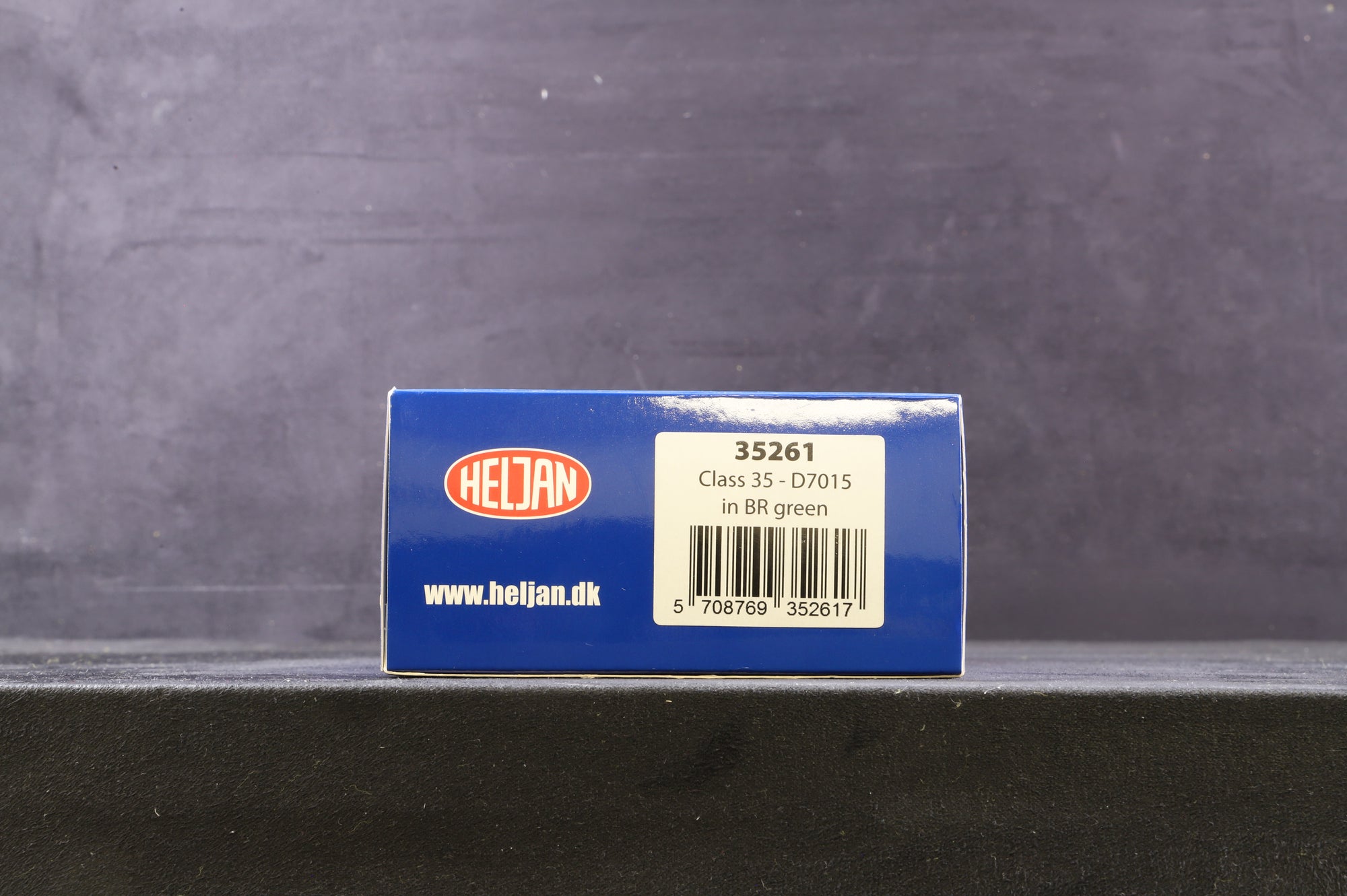 Heljan OO 35261 Class 35 'Hymek' D7015 in BR Green