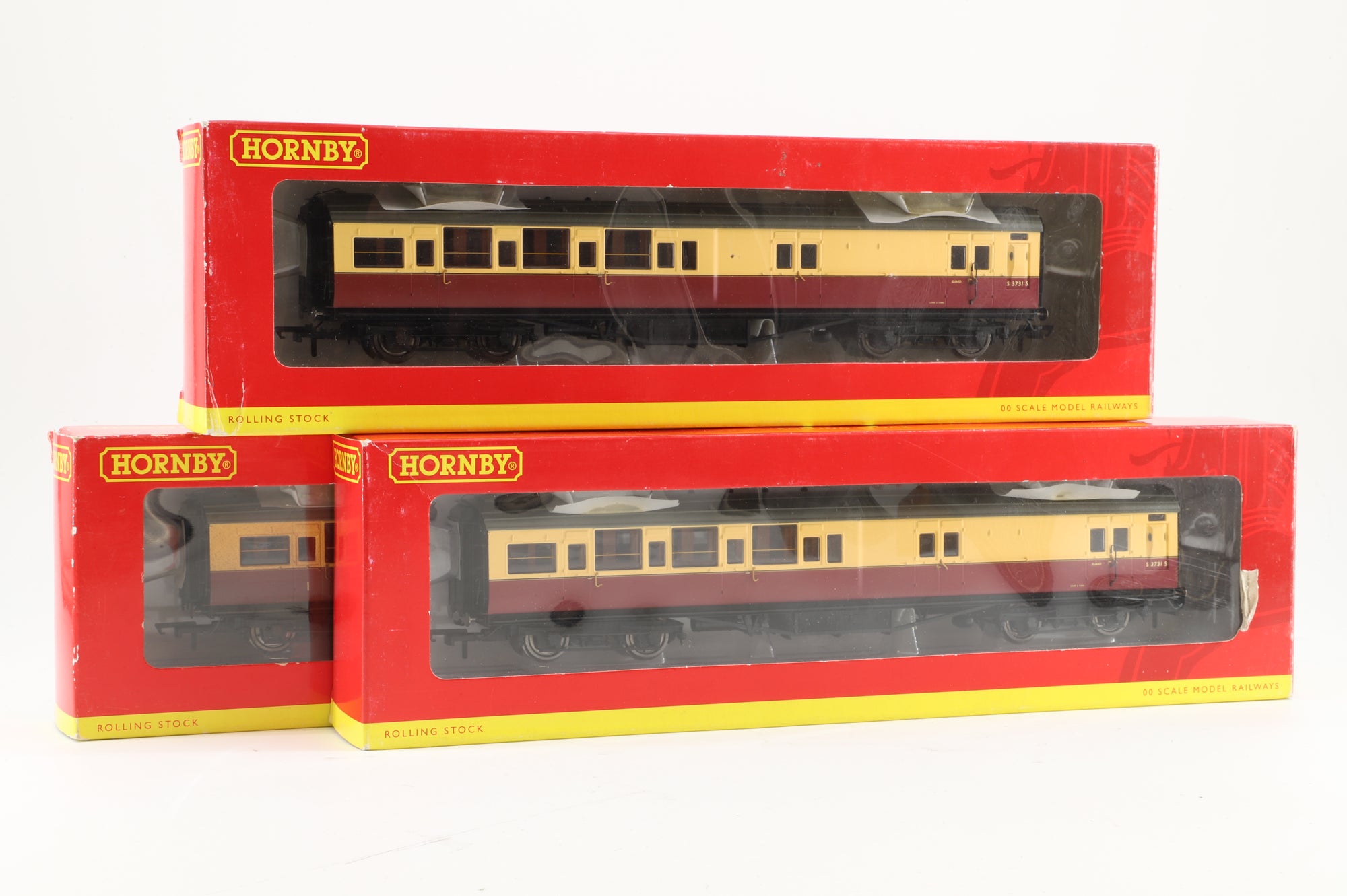 Hornby OO Rake of 3 Maunsell Coaches in BR(S) Crimson/Cream