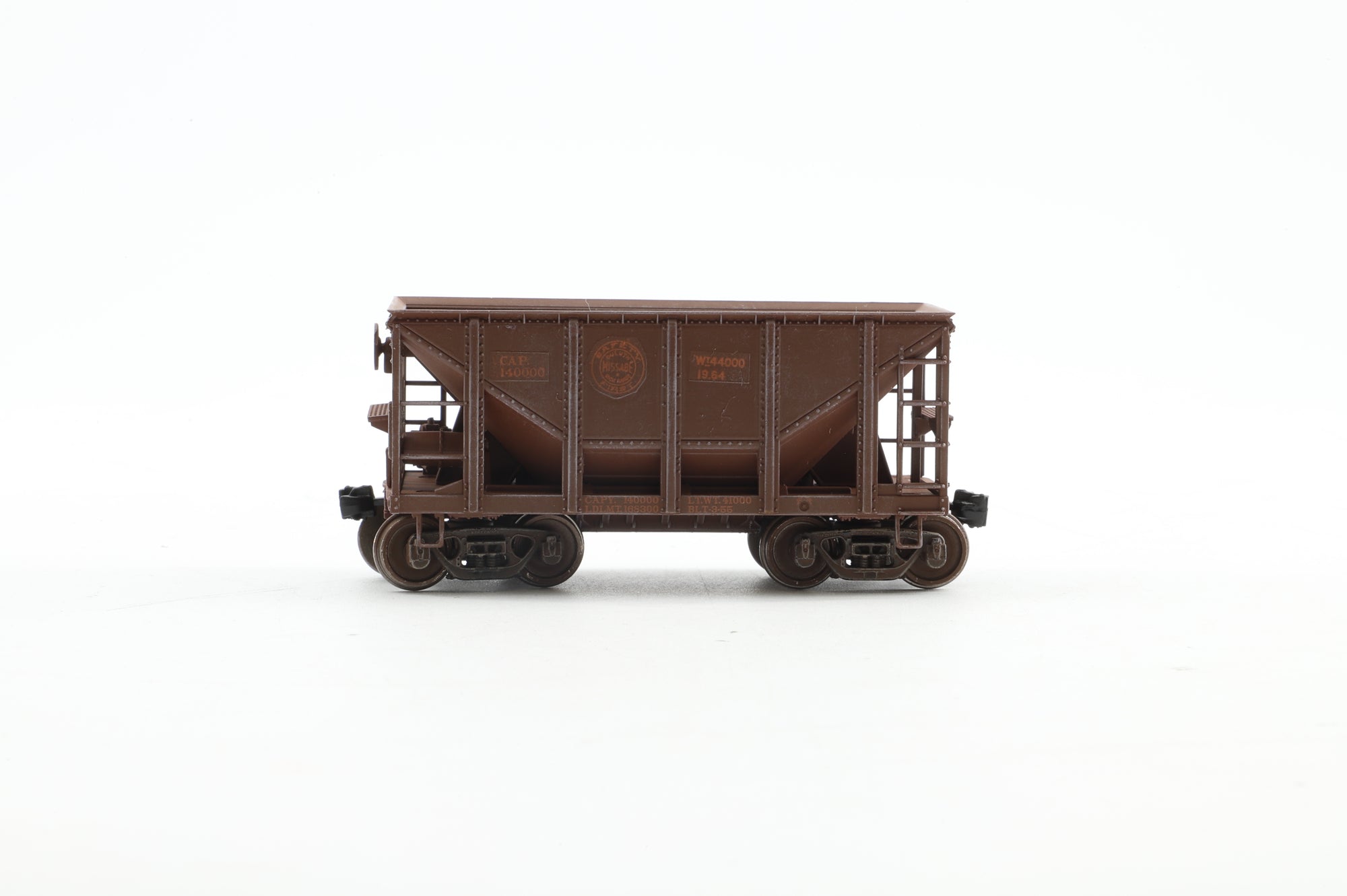 Walthers HO 932-40506 12-Pack of Michigan Ore Cars in DMIR Brown - Pro-Customised/Weathered