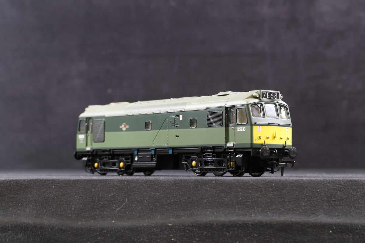 Bachmann OO 32-411 Class 25 &#39;D5233&#39; Two Tone BR Green L/C