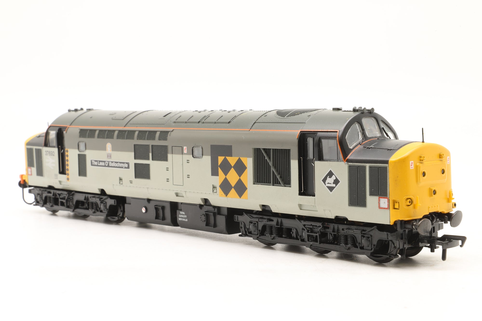 Bachmann OO 32-381Y Class 37/6 37692 'The Lass O' Ballochmyle' in BR Railfreight Coal Livery – DCC Sound
