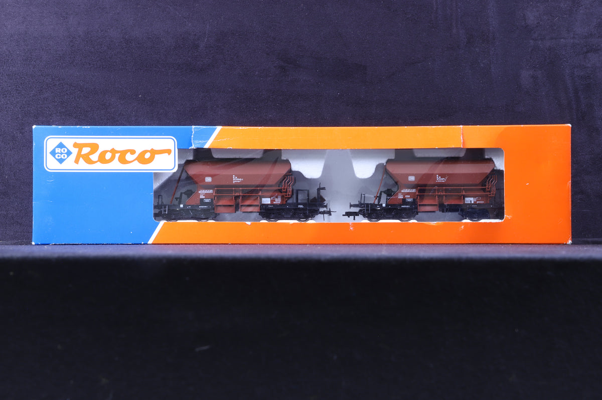 Roco HO 44189 Set of 2 Hopper Wagons in DB Bauxite