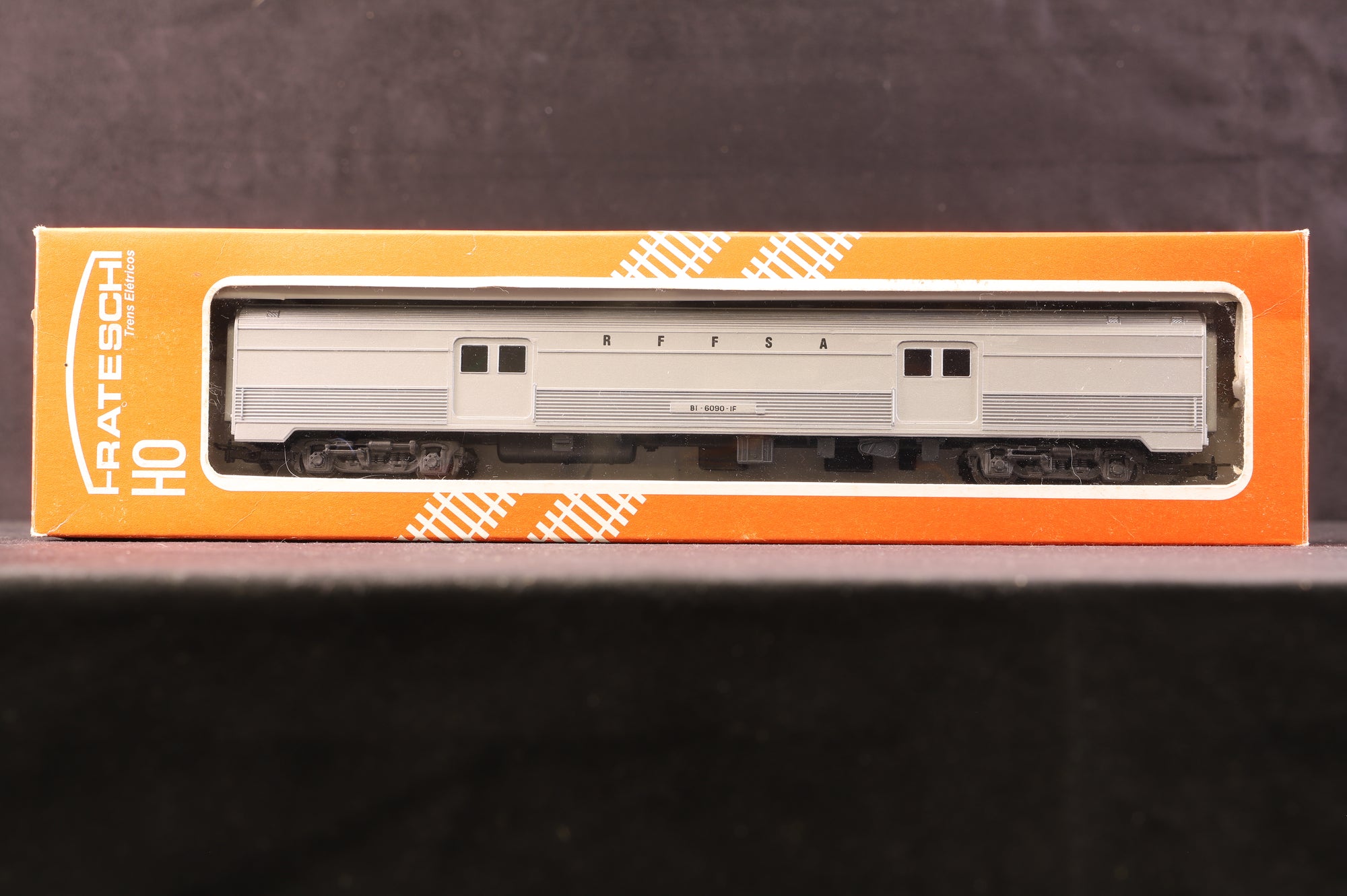 Frateschi HO Rake of 4 Trem de Plata Coaches, Inc. 2500, 2505, 2507 & 2508