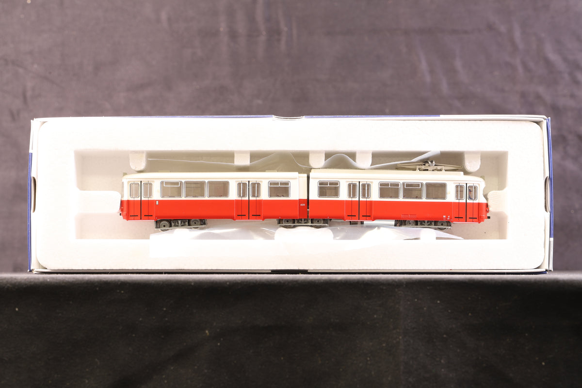 Roco HO 52583 Articulated Tram Red &amp; White, Epoch IV