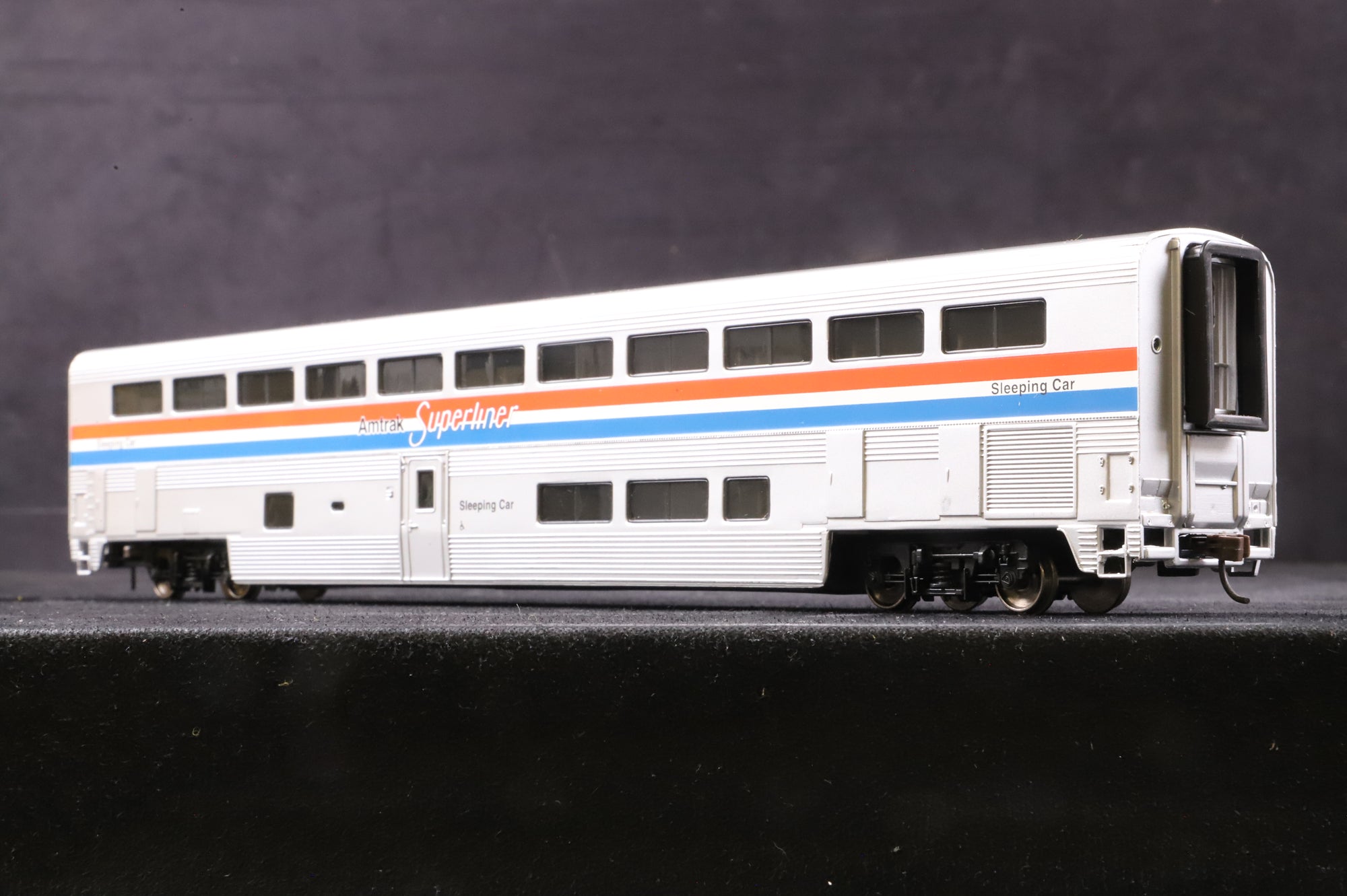Walthers HO Rake of 3 Amtrak Superliner Coaches, Inc. 932-6154, 63 & 72