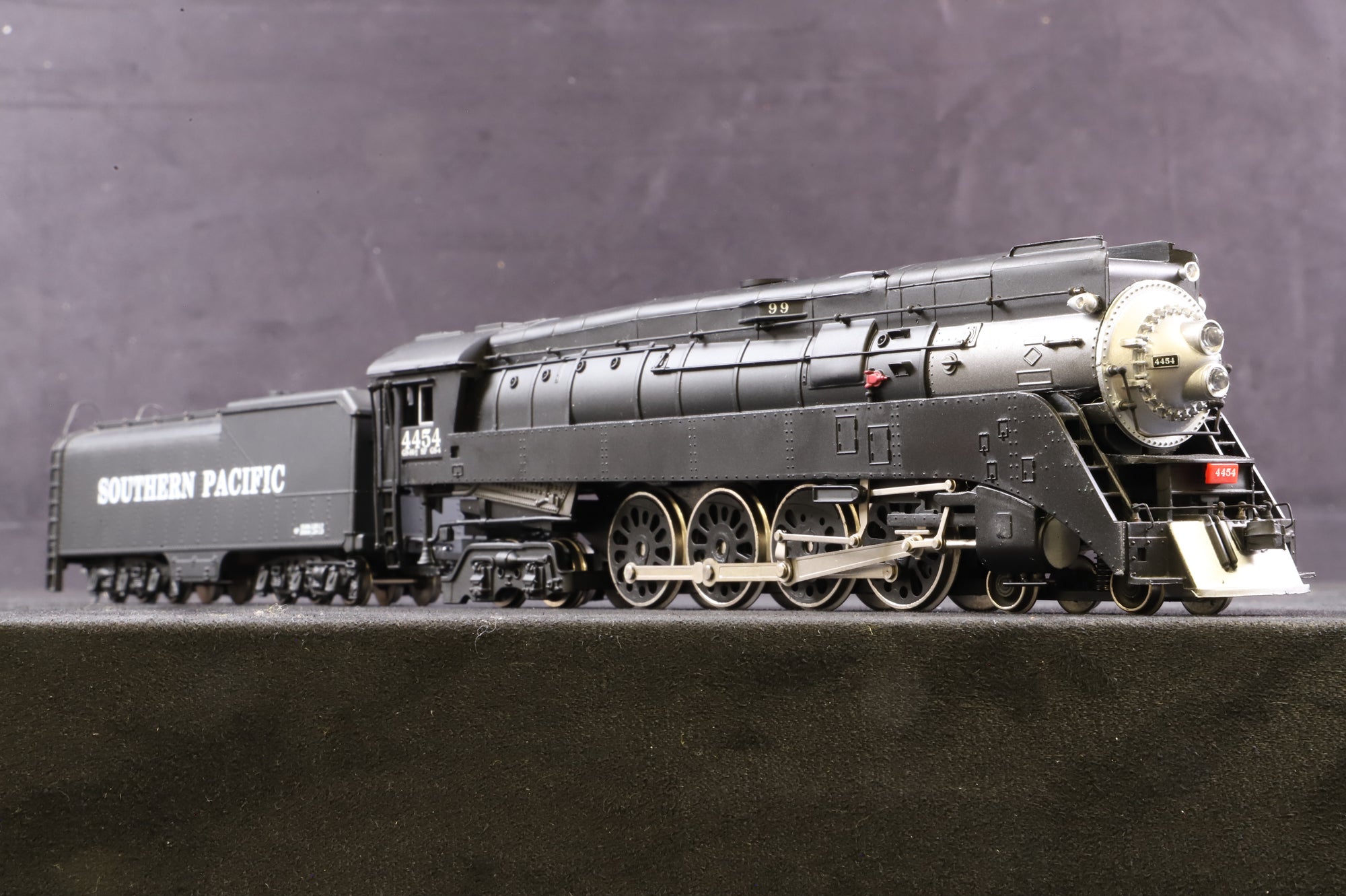 Bachmann HO 11323 GS4 4-8-4 Black & Silver War Baby (Southern Pacific) '4454'