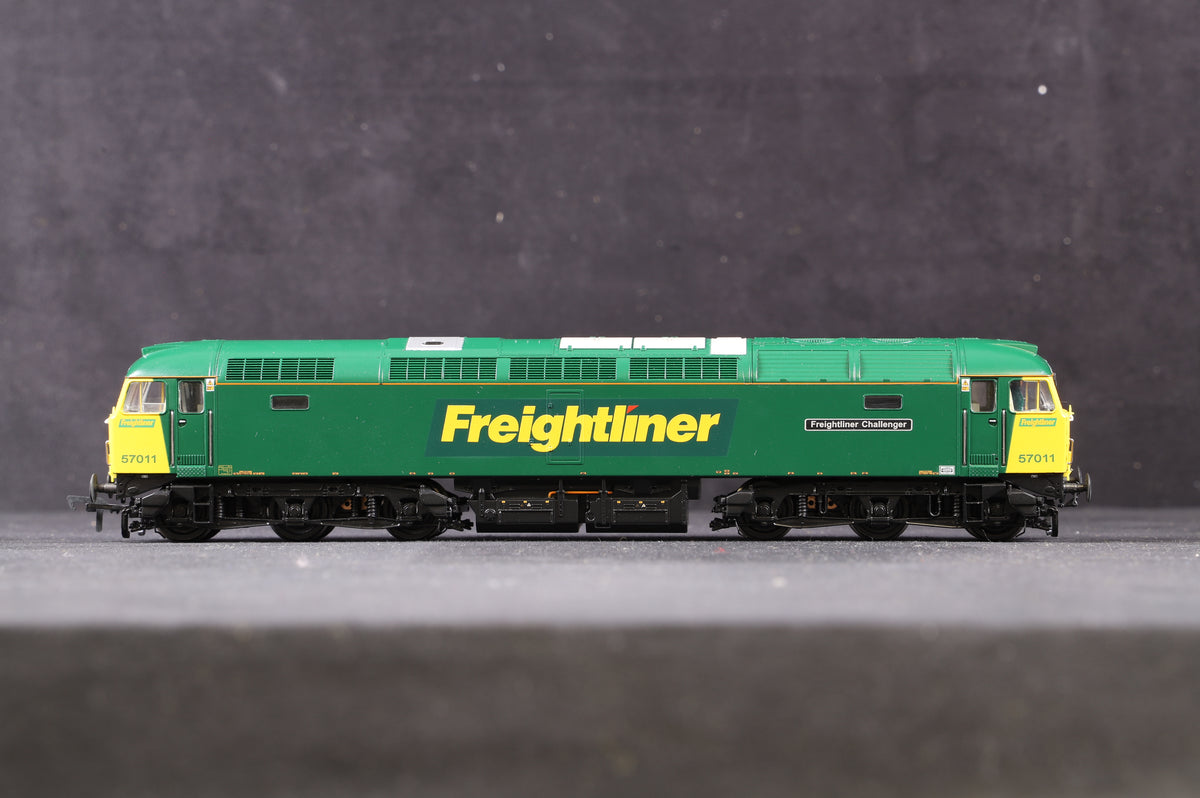 Bachmann OO 32-753 Class 57/0 Diesel &#39;57011&#39; Freightliner Challenger