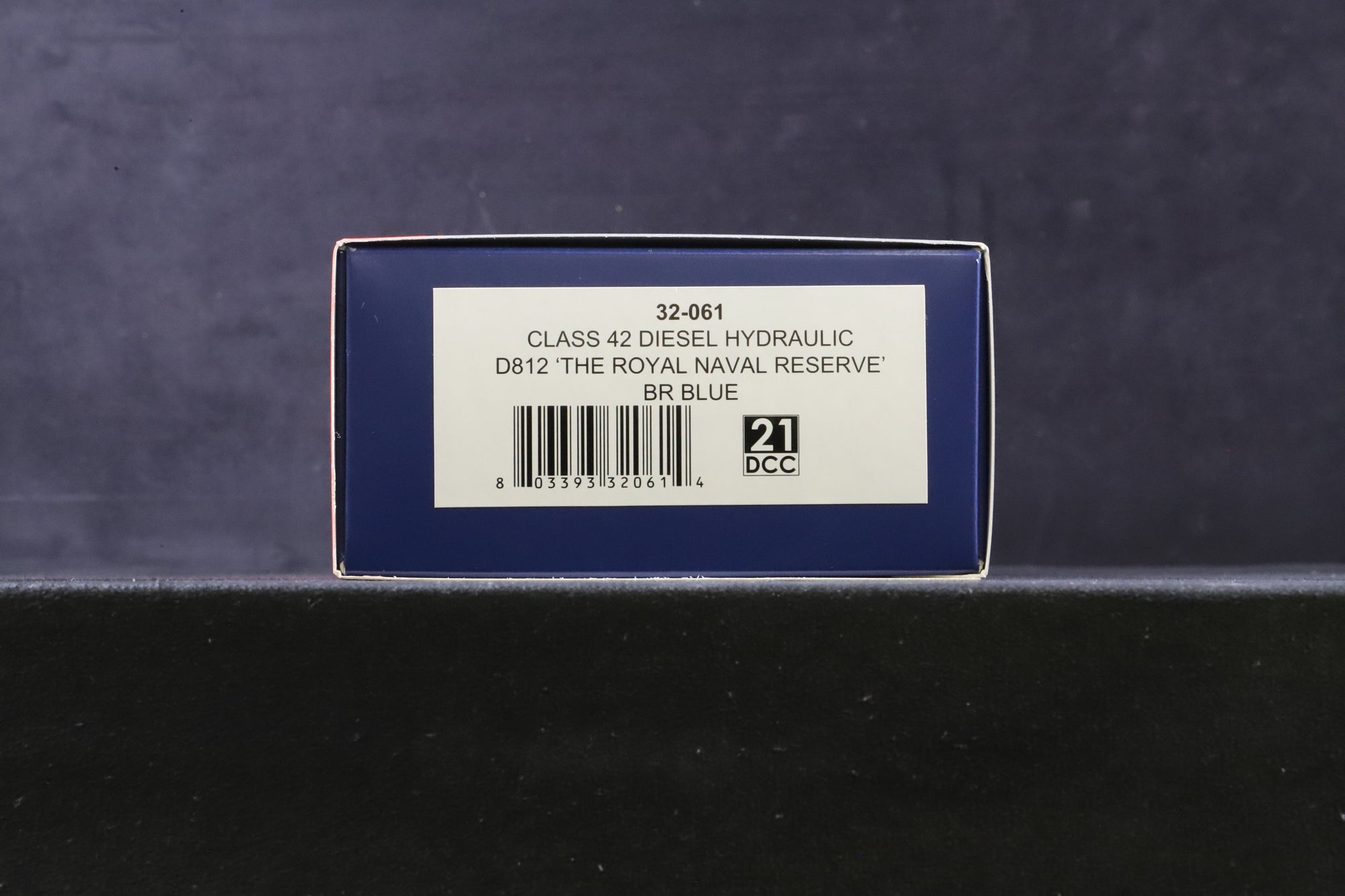 Bachmann OO 32-061 Class 42 Diesel Hydraulic 'D812' 'The Royal Naval Reserve' BR Blue