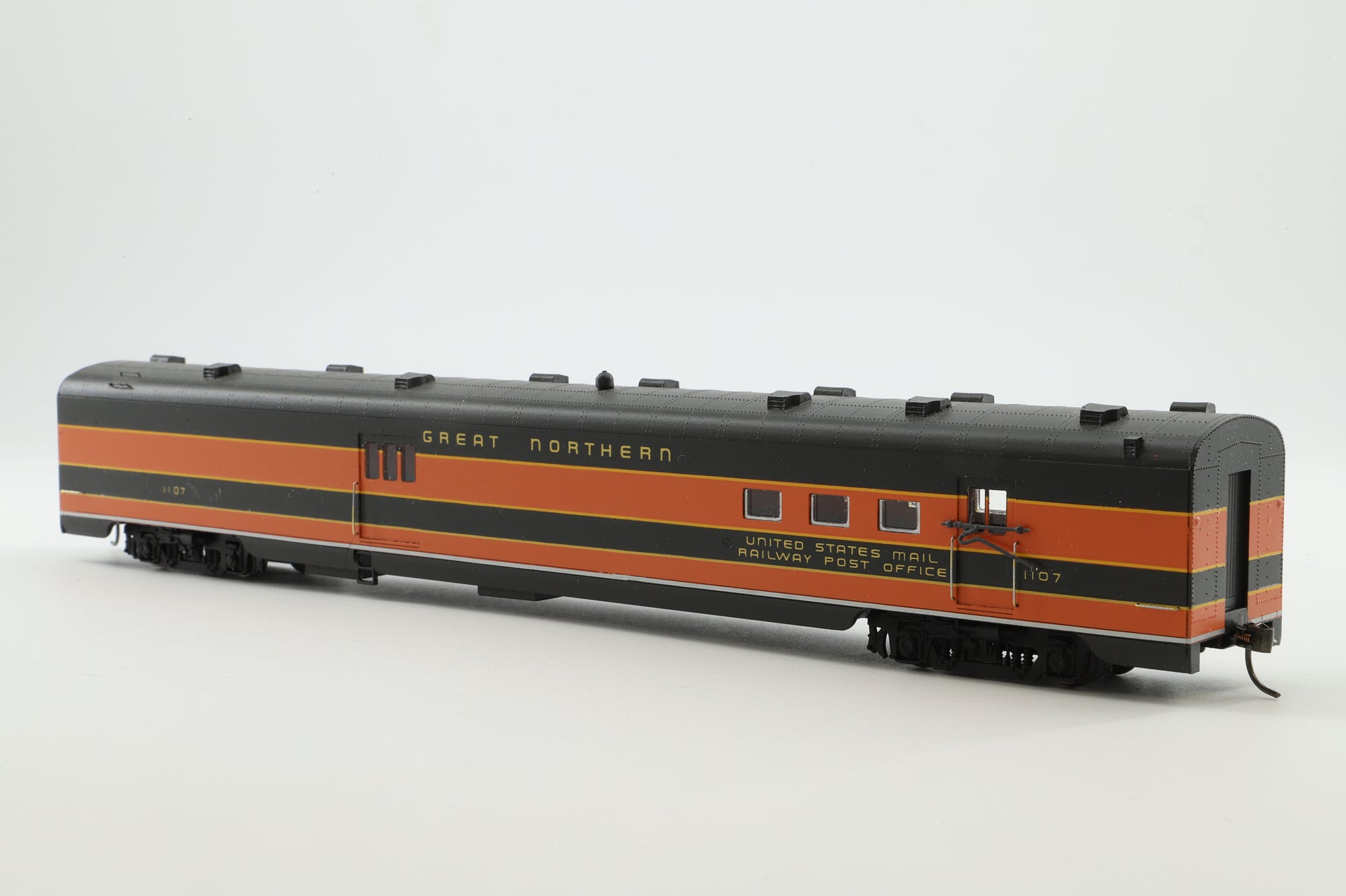 Spectrum HO Rake of 6 Great Northern Coaches, Inc. '1107', '1117', '1137', '1138', '1139' & '1147'